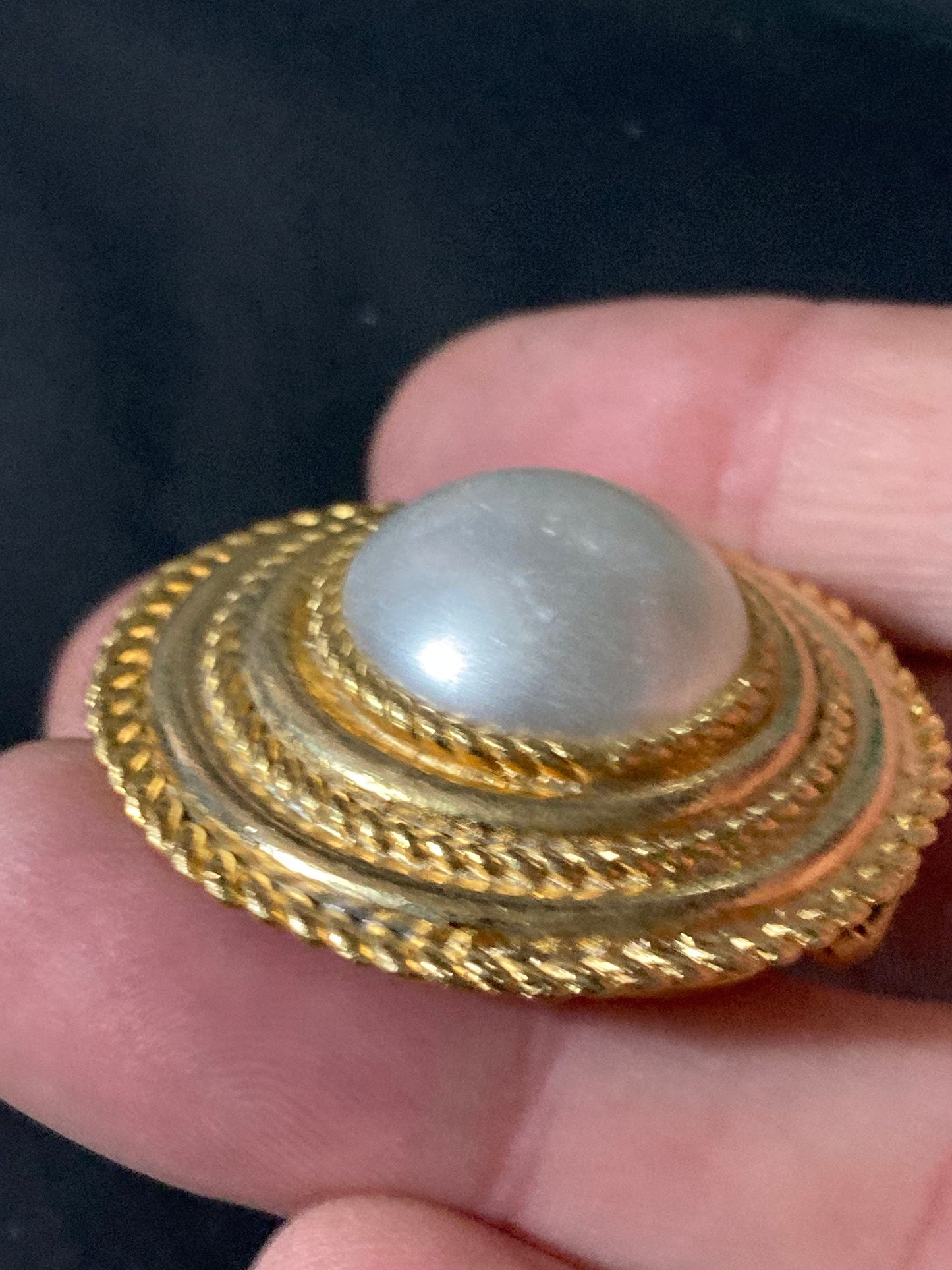 True vintage gold plated nautical rope edge round faux pearl cabochon Scarf Clip ring old shop stock