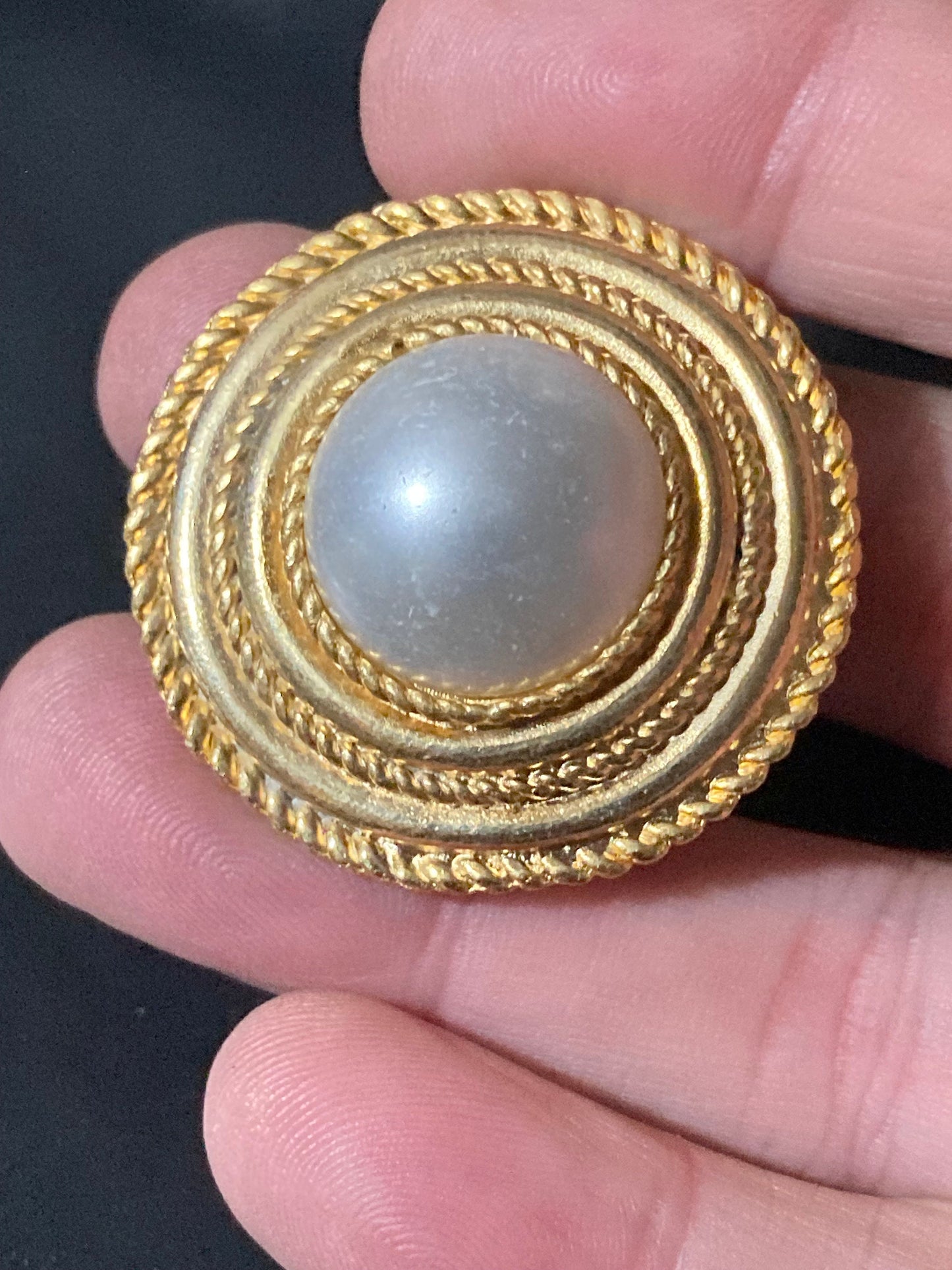 True vintage gold plated nautical rope edge round faux pearl cabochon Scarf Clip ring old shop stock