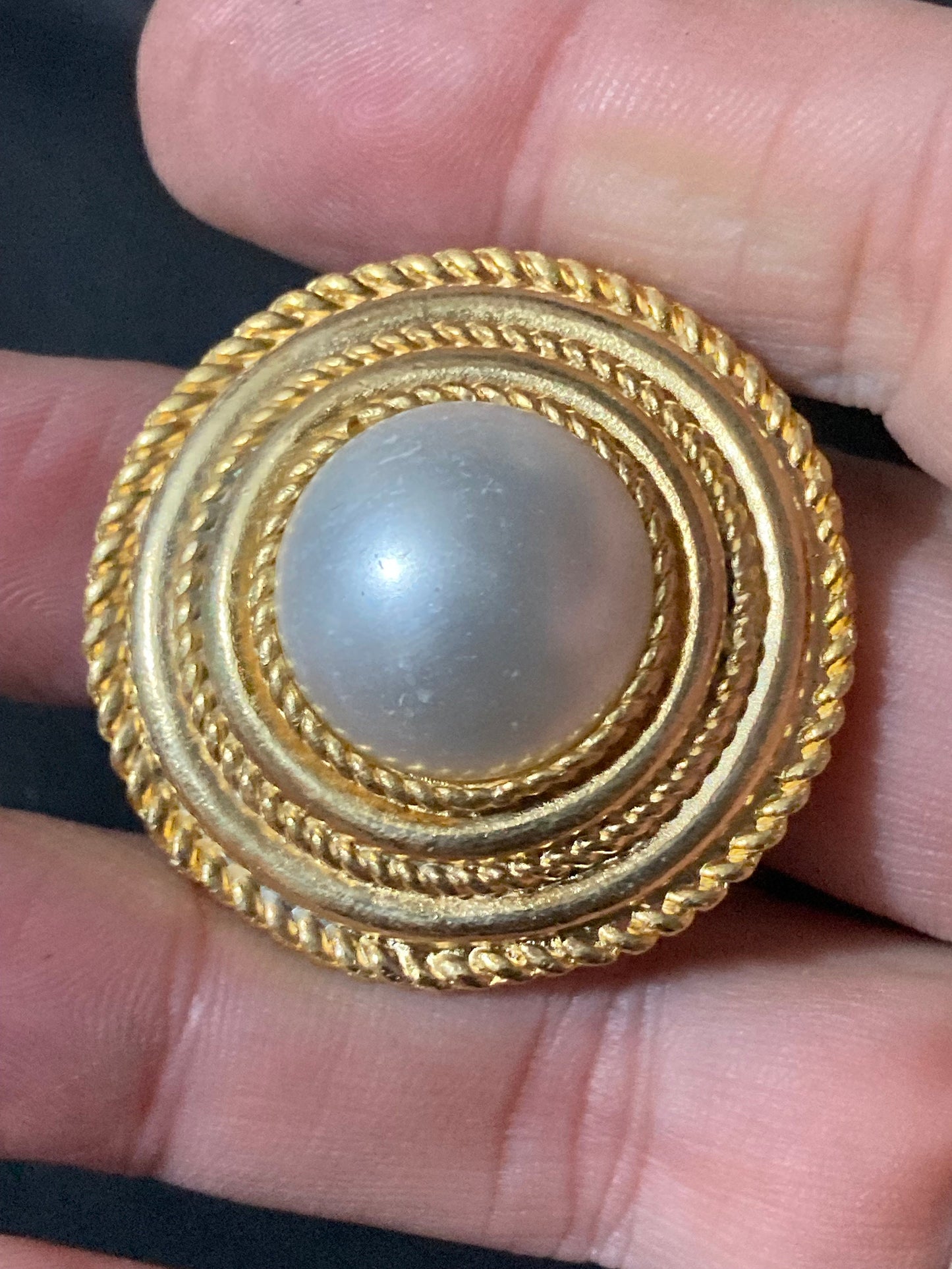 True vintage gold plated nautical rope edge round faux pearl cabochon Scarf Clip ring old shop stock