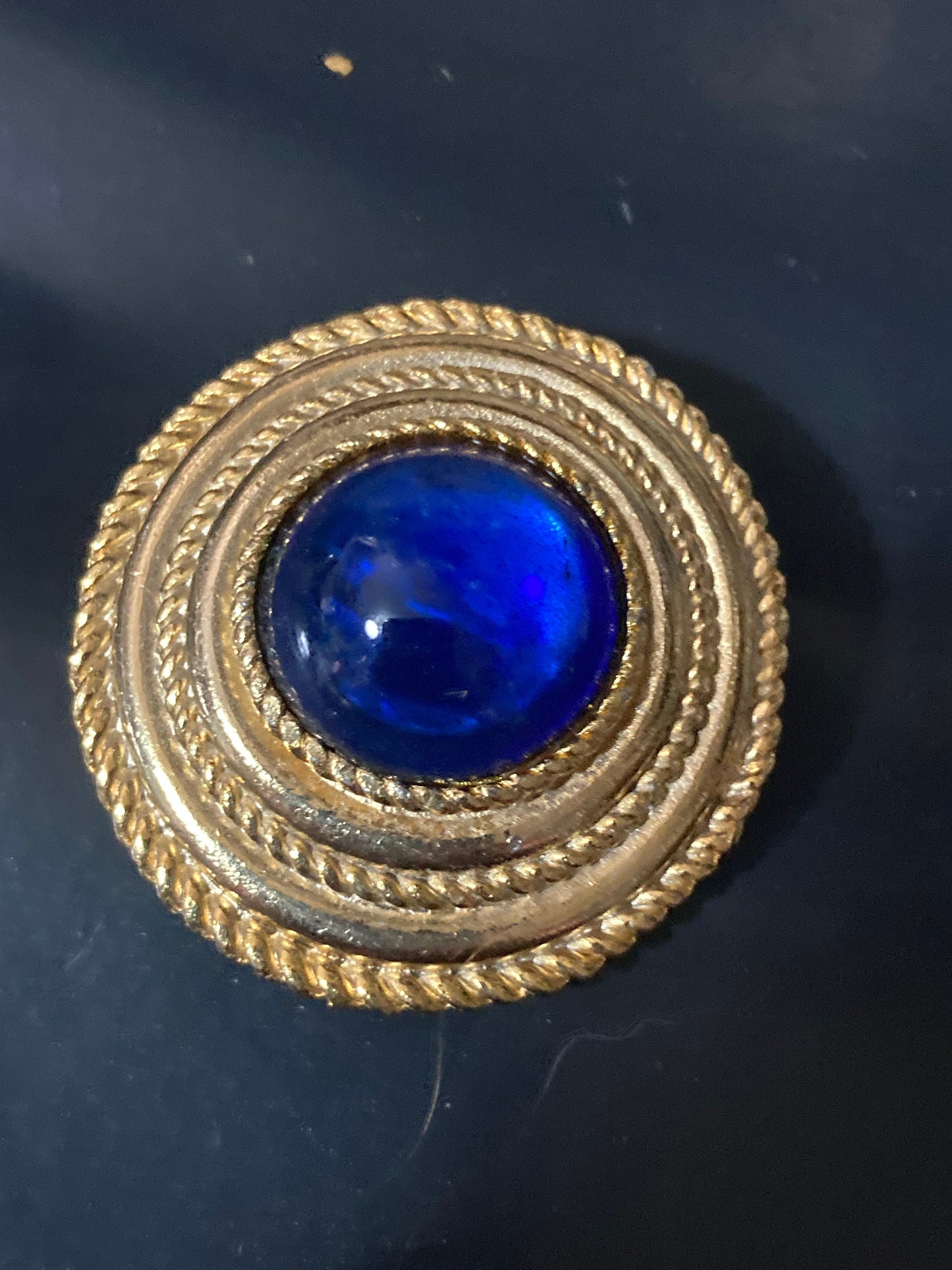 True vintage gold plated nautical rope edge round sapphire blue gripoix cabochon Scarf Clip ring old shop stock