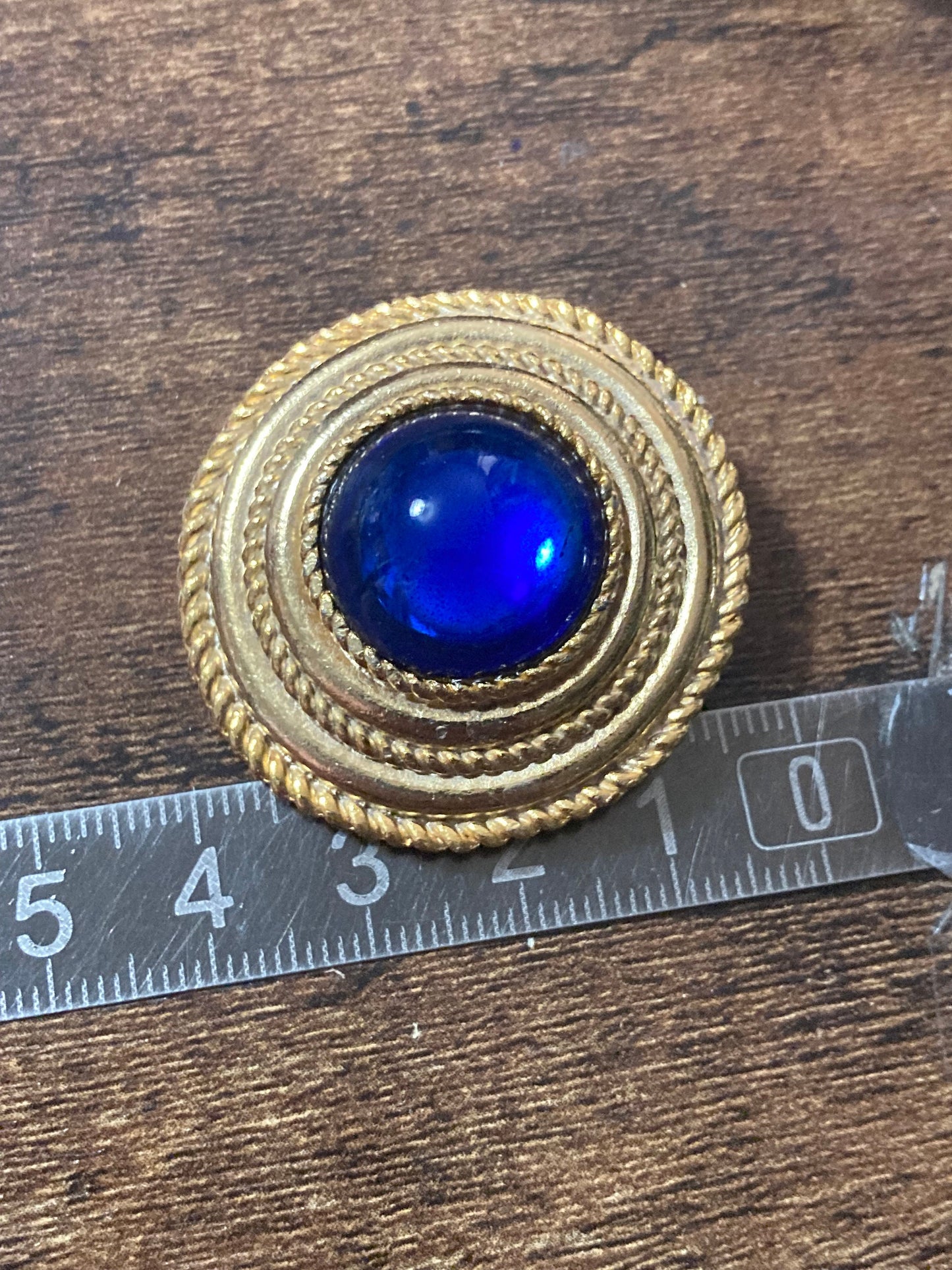 True vintage gold plated nautical rope edge round sapphire blue gripoix cabochon Scarf Clip ring old shop stock