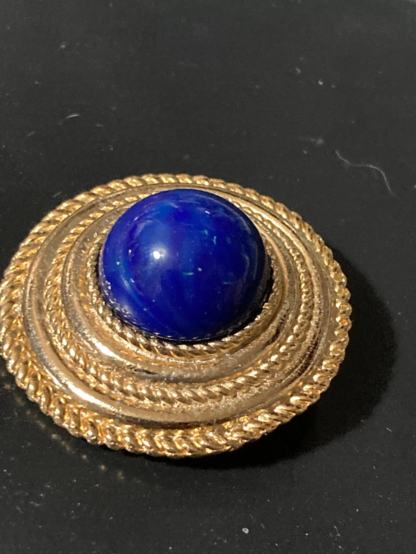 True vintage gold plated nautical rope edge round faux lapis blue gripoix cabochon Scarf Clip ring old shop stock