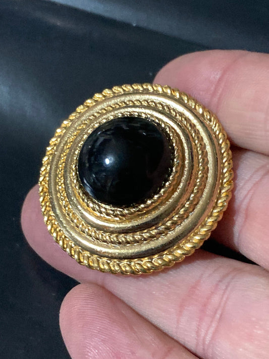 True vintage gold plated nautical rope edge round black gripoix style domed cabochon Scarf Clip ring old shop stock