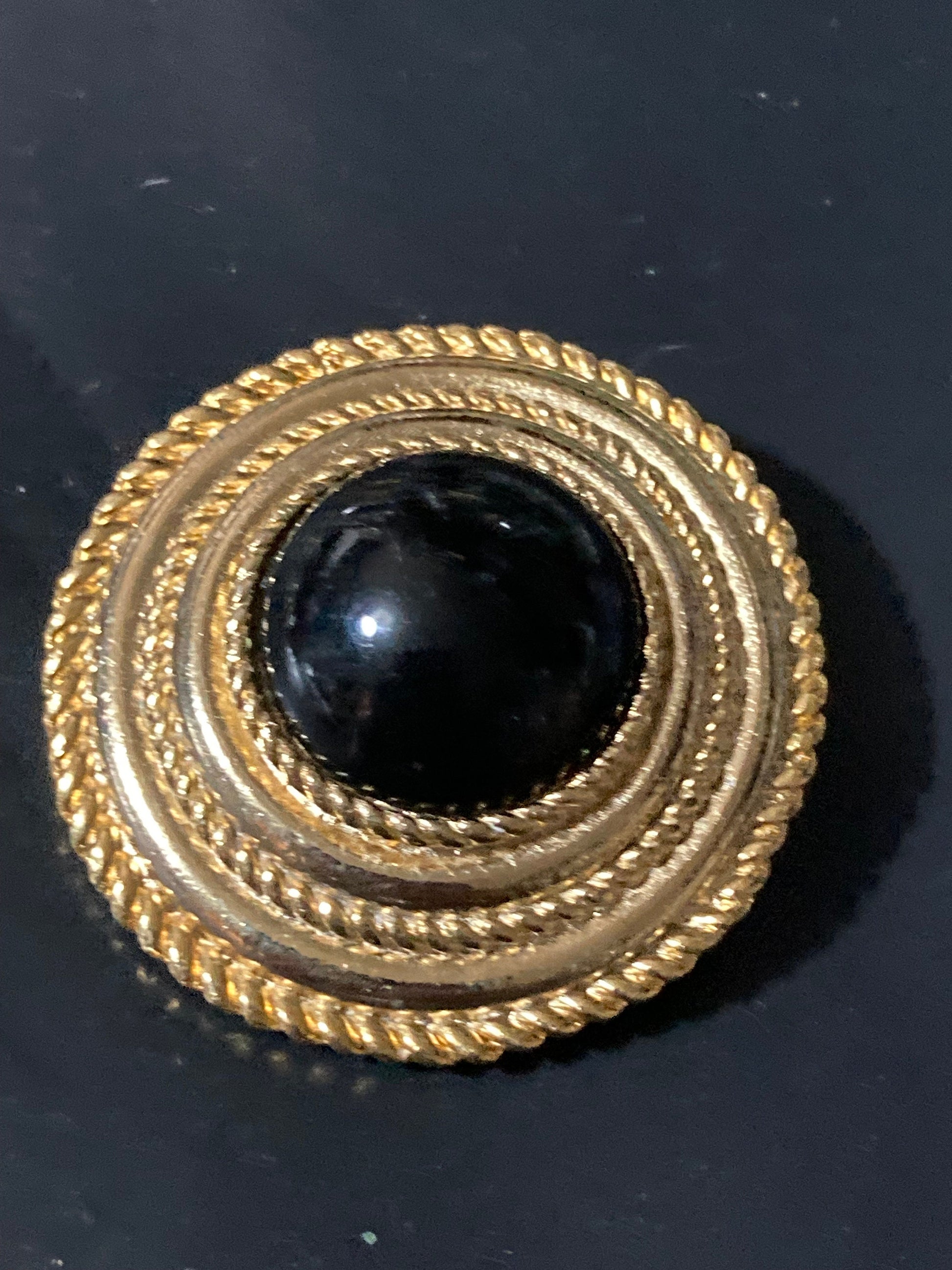 True vintage gold plated nautical rope edge round black gripoix style domed cabochon Scarf Clip ring old shop stock