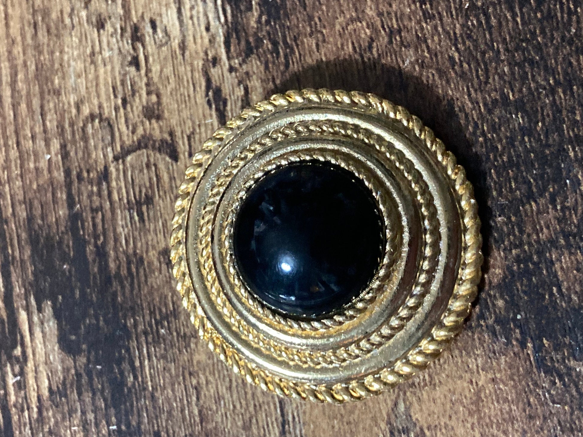 True vintage gold plated nautical rope edge round black gripoix style domed cabochon Scarf Clip ring old shop stock