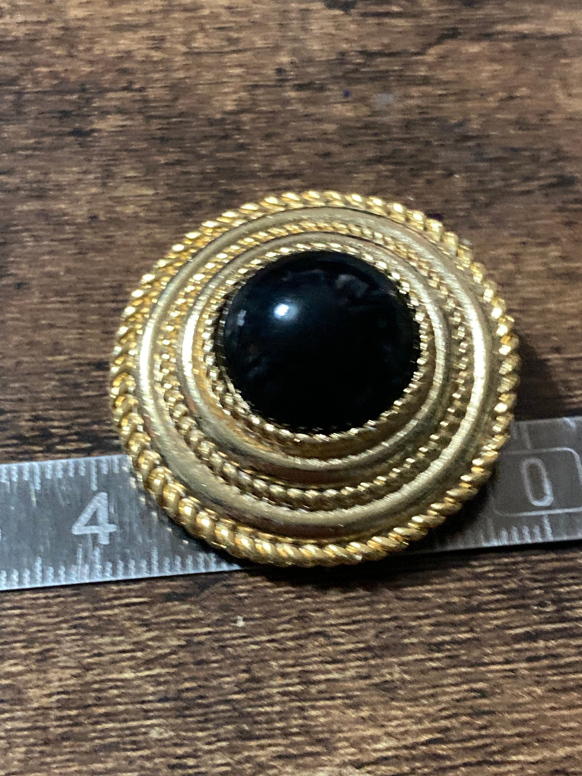 True vintage gold plated nautical rope edge round black gripoix style domed cabochon Scarf Clip ring old shop stock