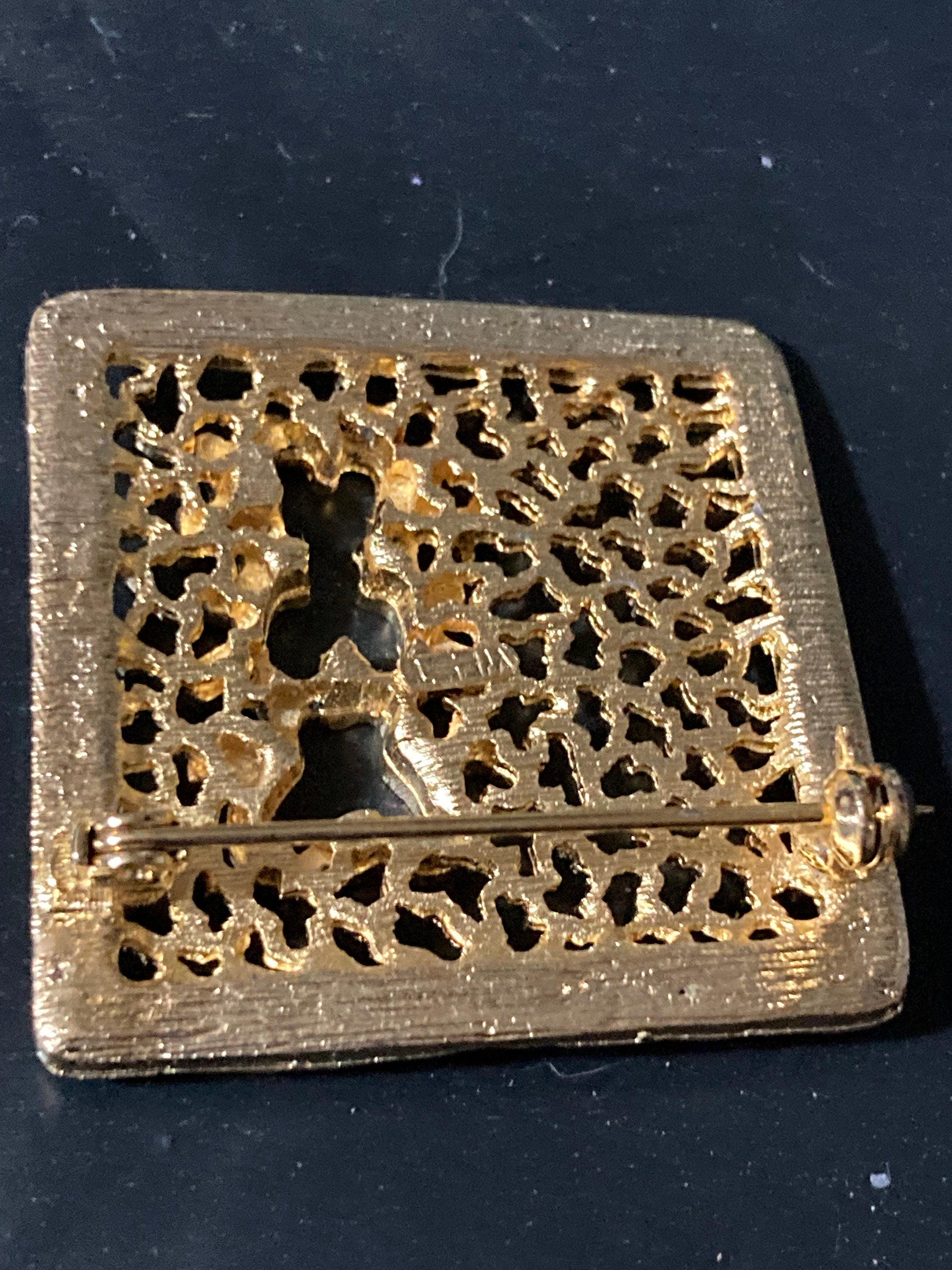 vintage 1970s gold plated abstract square brutalist modernist brooch 4cm