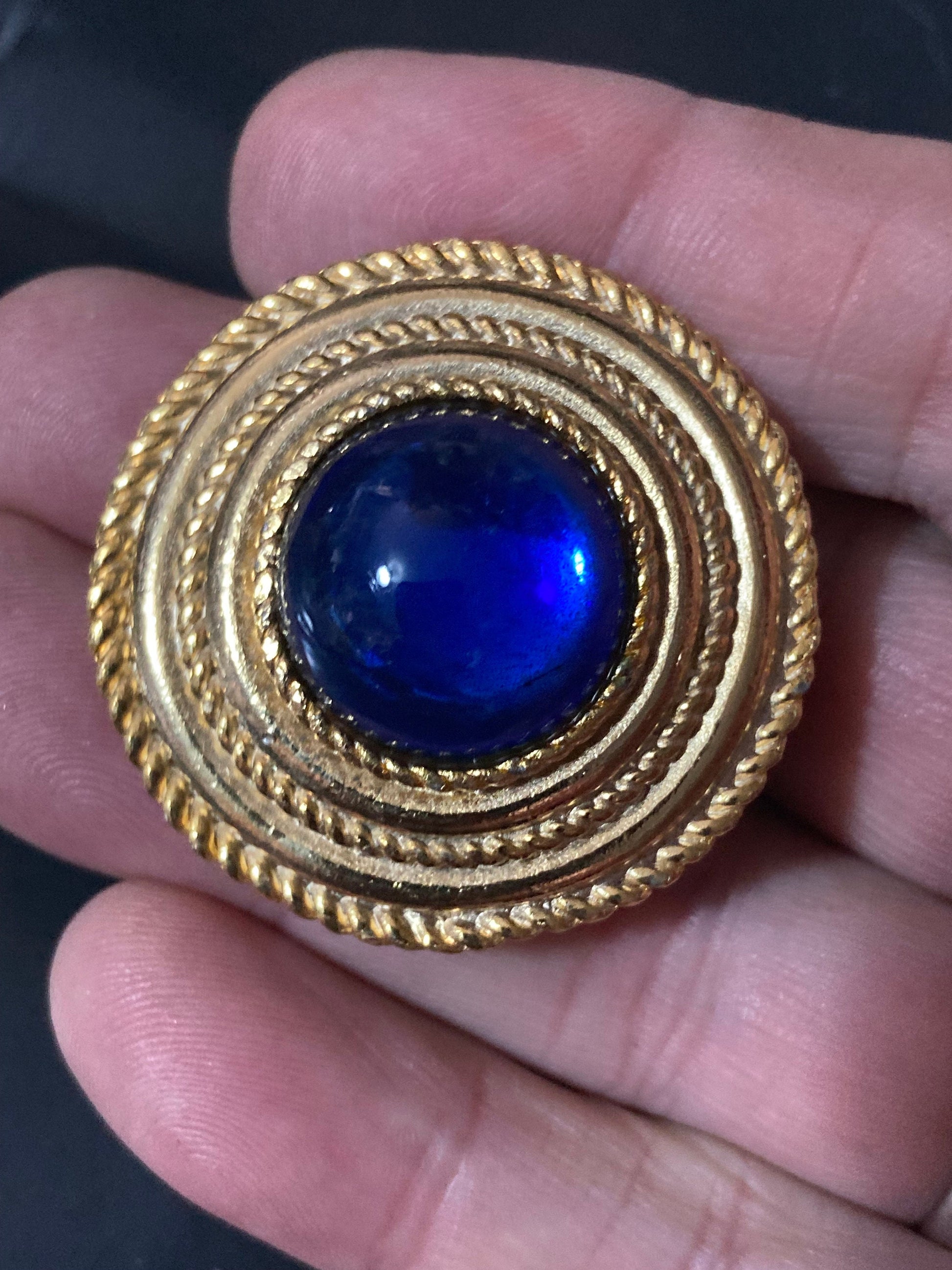 True vintage gold plated nautical rope edge round sapphire blue gripoix cabochon Scarf Clip ring old shop stock