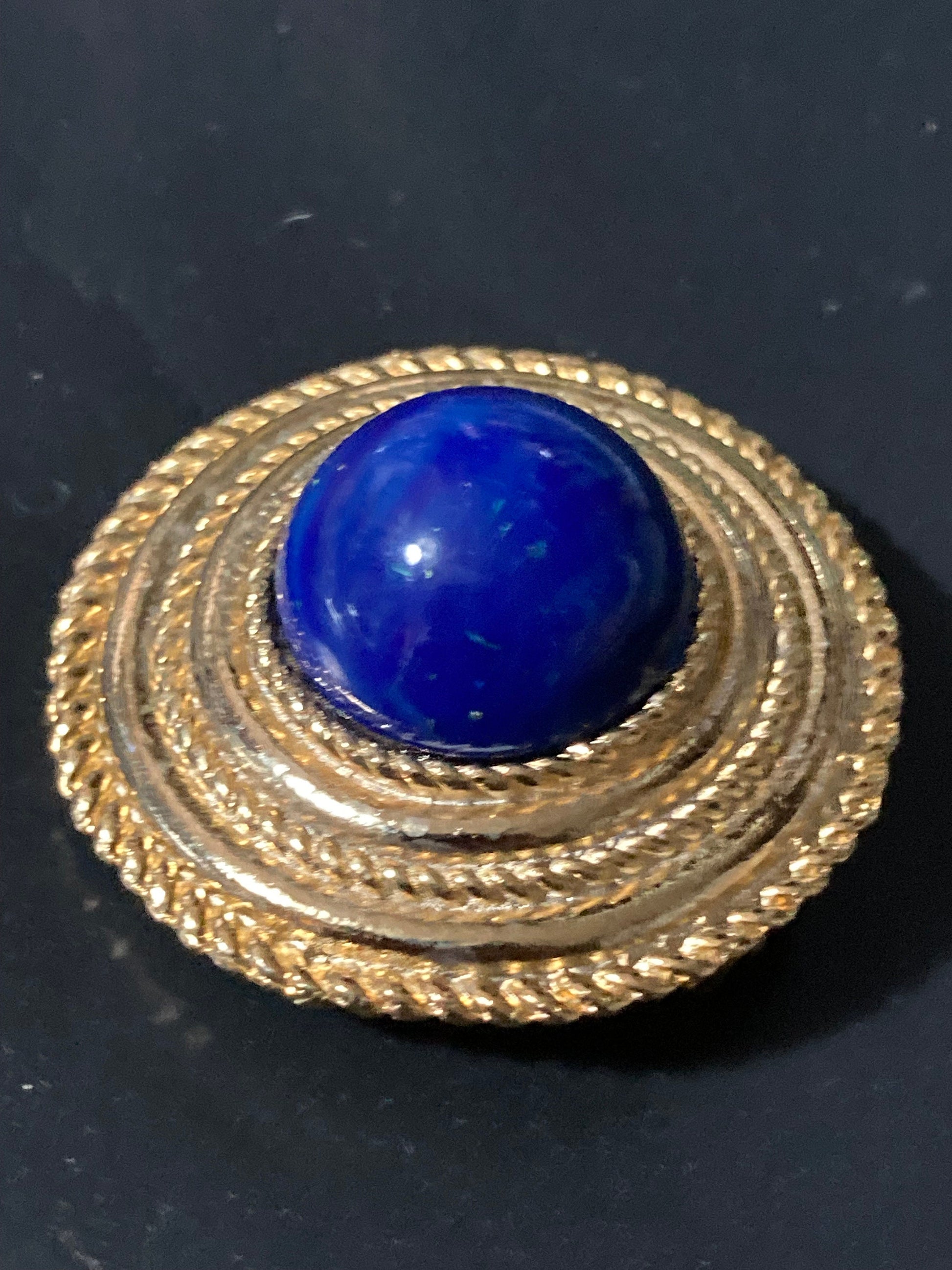 True vintage gold plated nautical rope edge round faux lapis blue gripoix cabochon Scarf Clip ring old shop stock