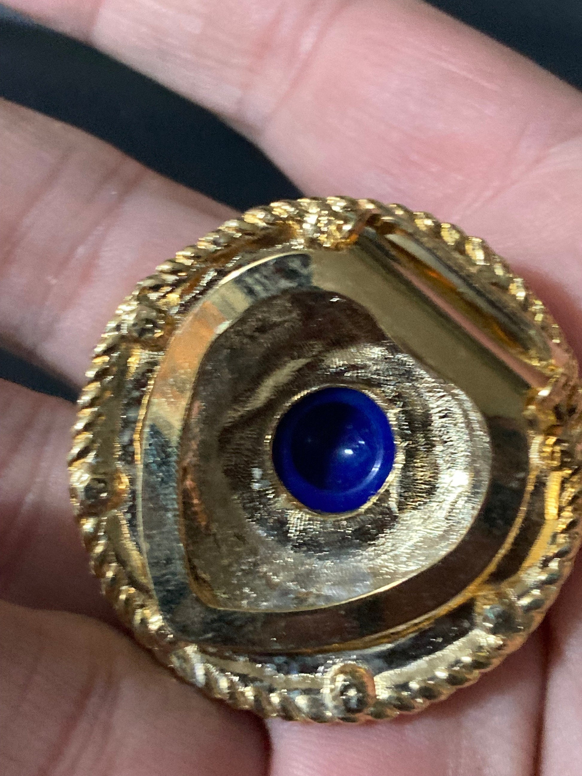 True vintage gold plated nautical rope edge round faux lapis blue gripoix cabochon Scarf Clip ring old shop stock