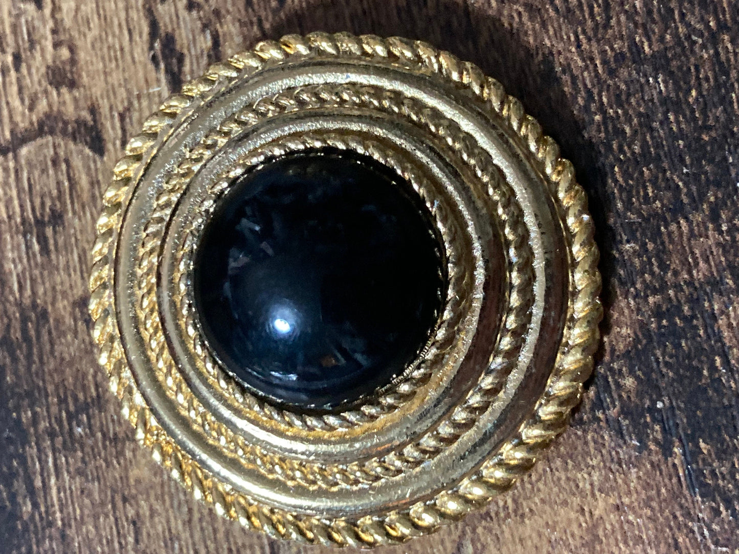 True vintage gold plated nautical rope edge round black gripoix style domed cabochon Scarf Clip ring old shop stock