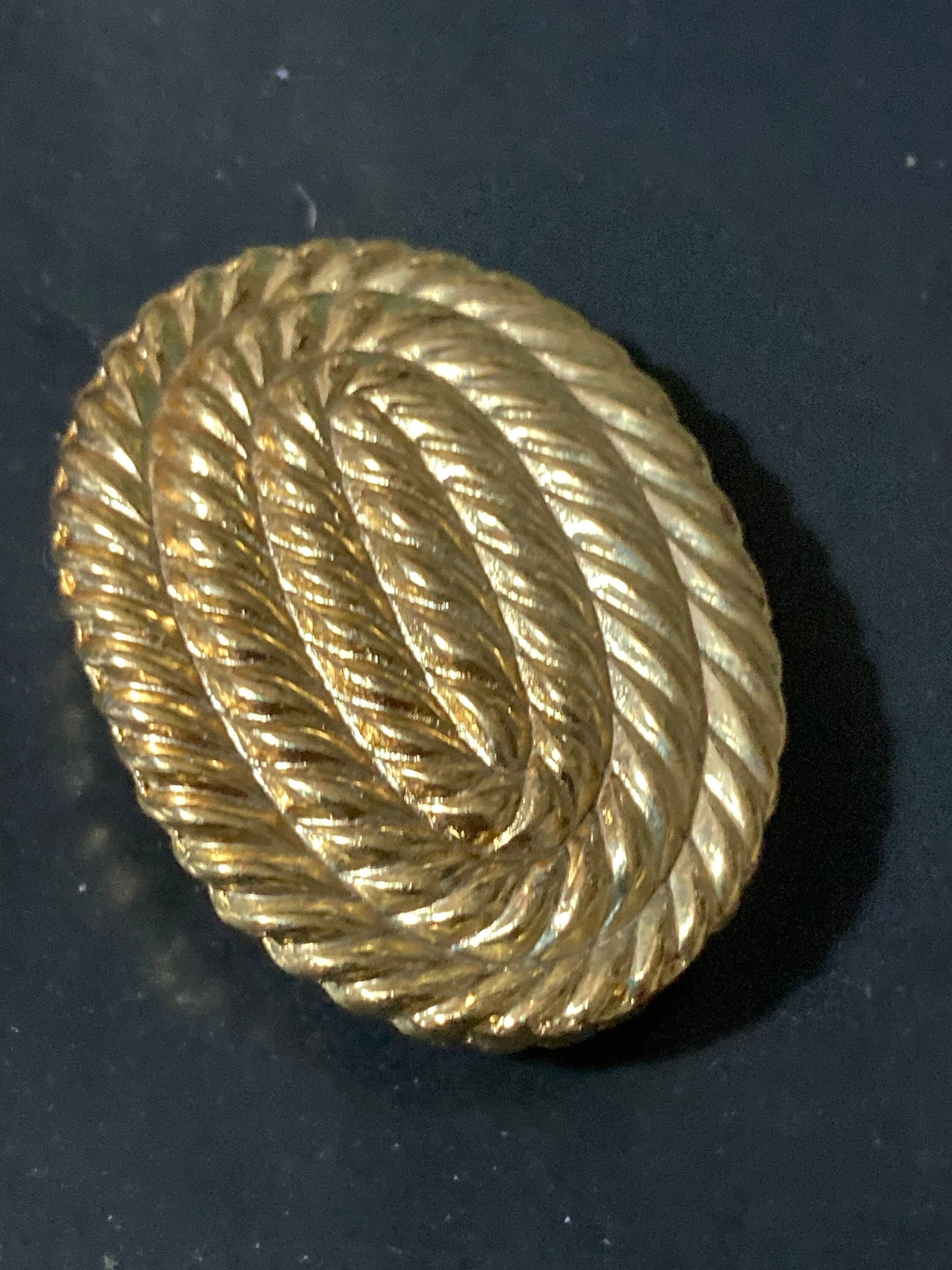 True vintage gold plated nautical rope edge Oval Scarf Clip ring old shop stock