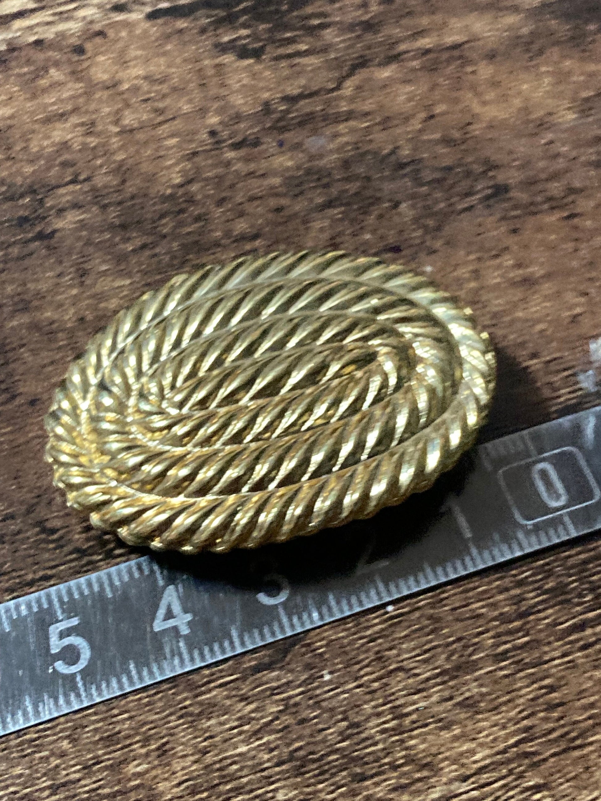 True vintage gold plated nautical rope edge Oval Scarf Clip ring old shop stock