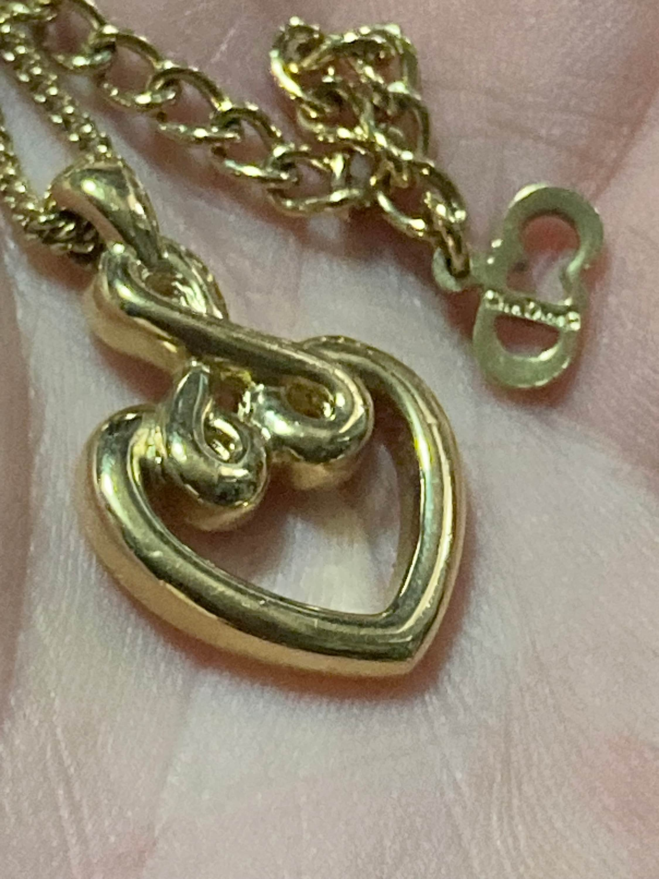 Vintage Christian Dior designer Celtic eternal love heart pendant chain necklace