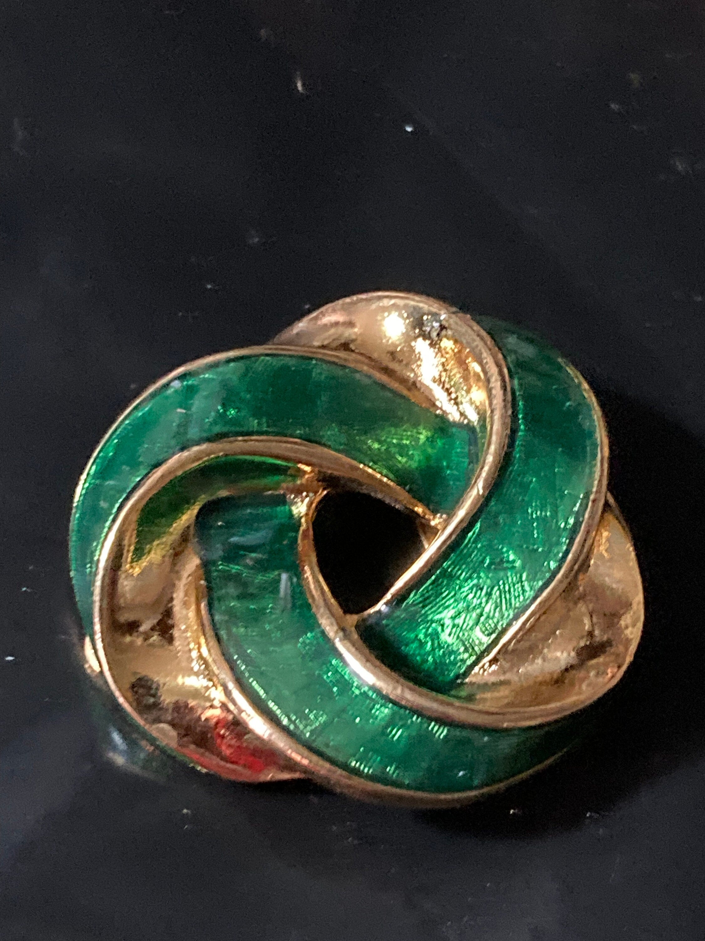 GREEN enamel eternal knot round Scarf Clip ring old shop stock True vintage gold plated