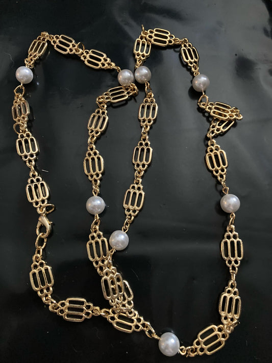 31” 79cm long 1980s thick gold plated fancy link faux pearl beaded station necklace