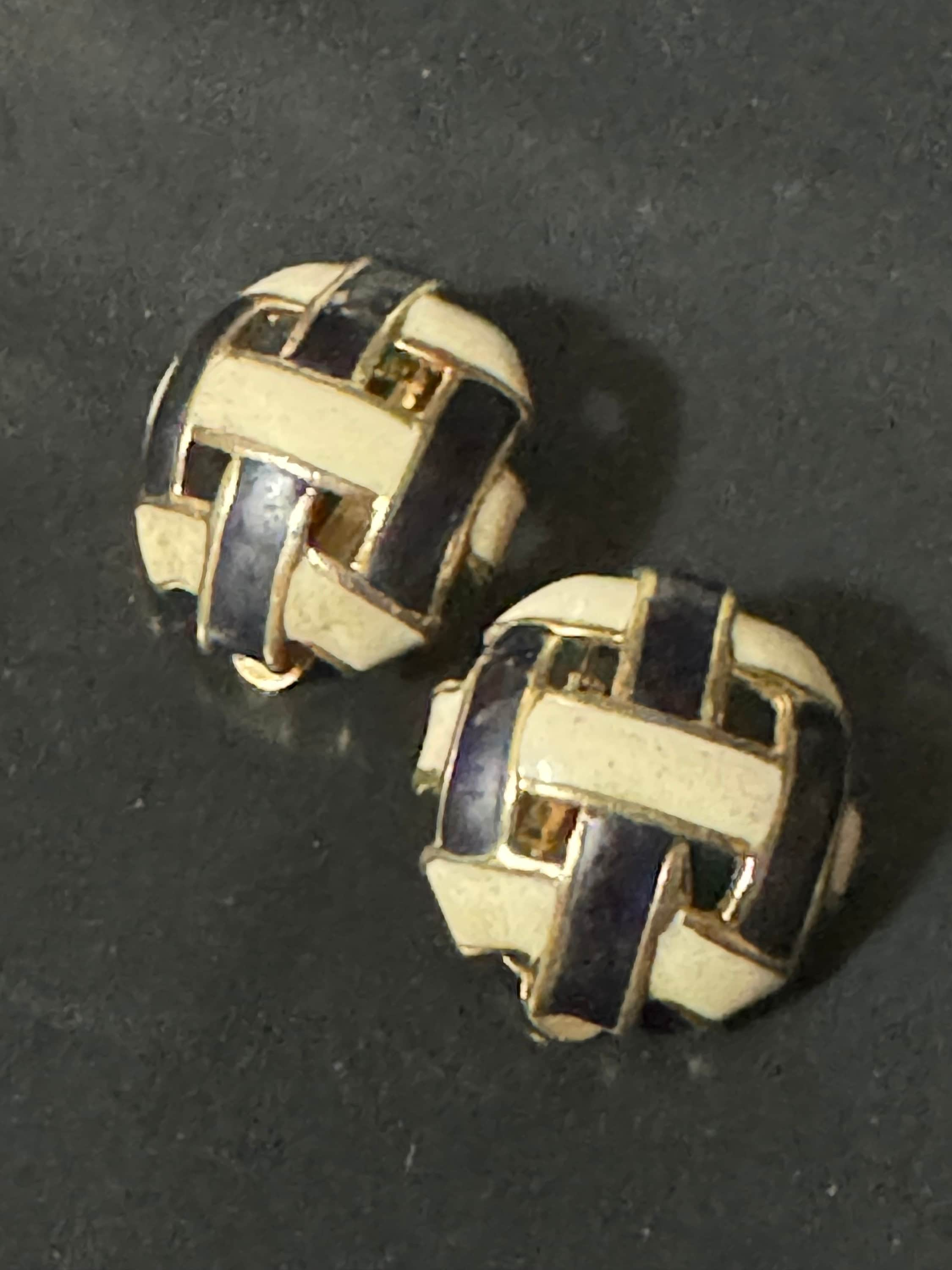 Vintage High End Gold tone cream black basket woven enamel clip on earrings