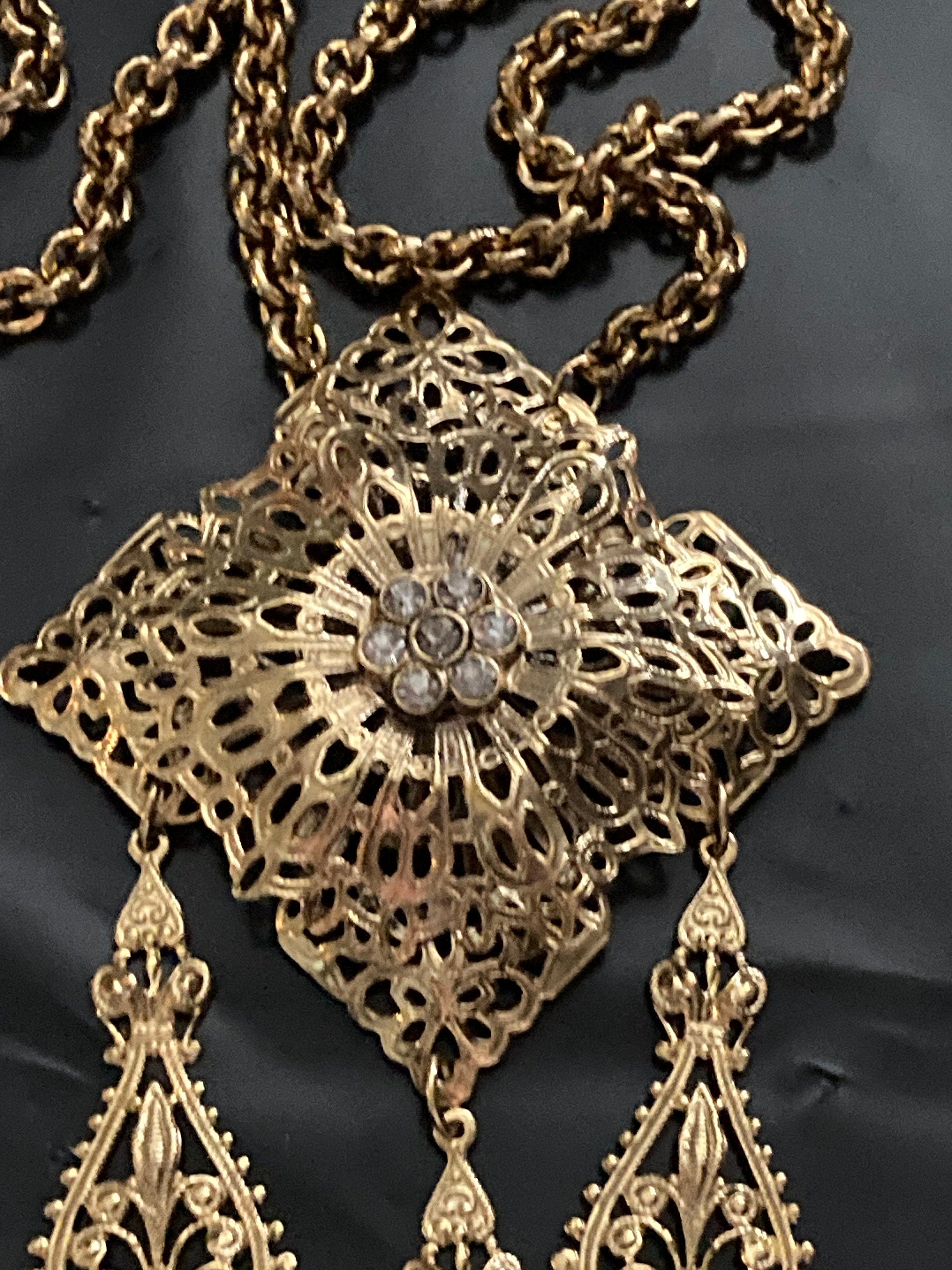 Stunning pressed gold tone filigree diamanté pendant drop necklace 49cm vintage old shop stock