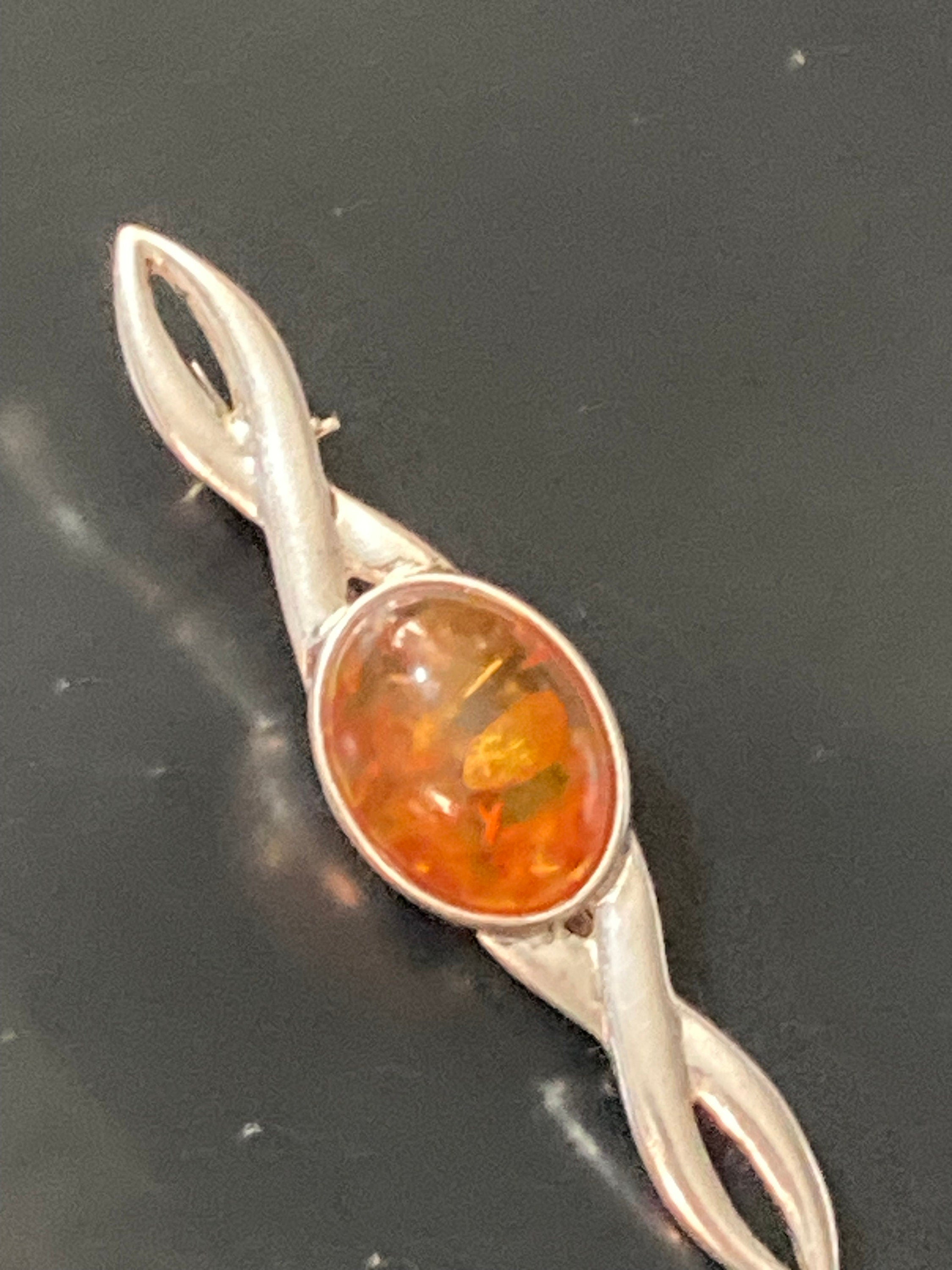 Vintage sterling 925 silver and amber cabochon twisted bar brooch pin