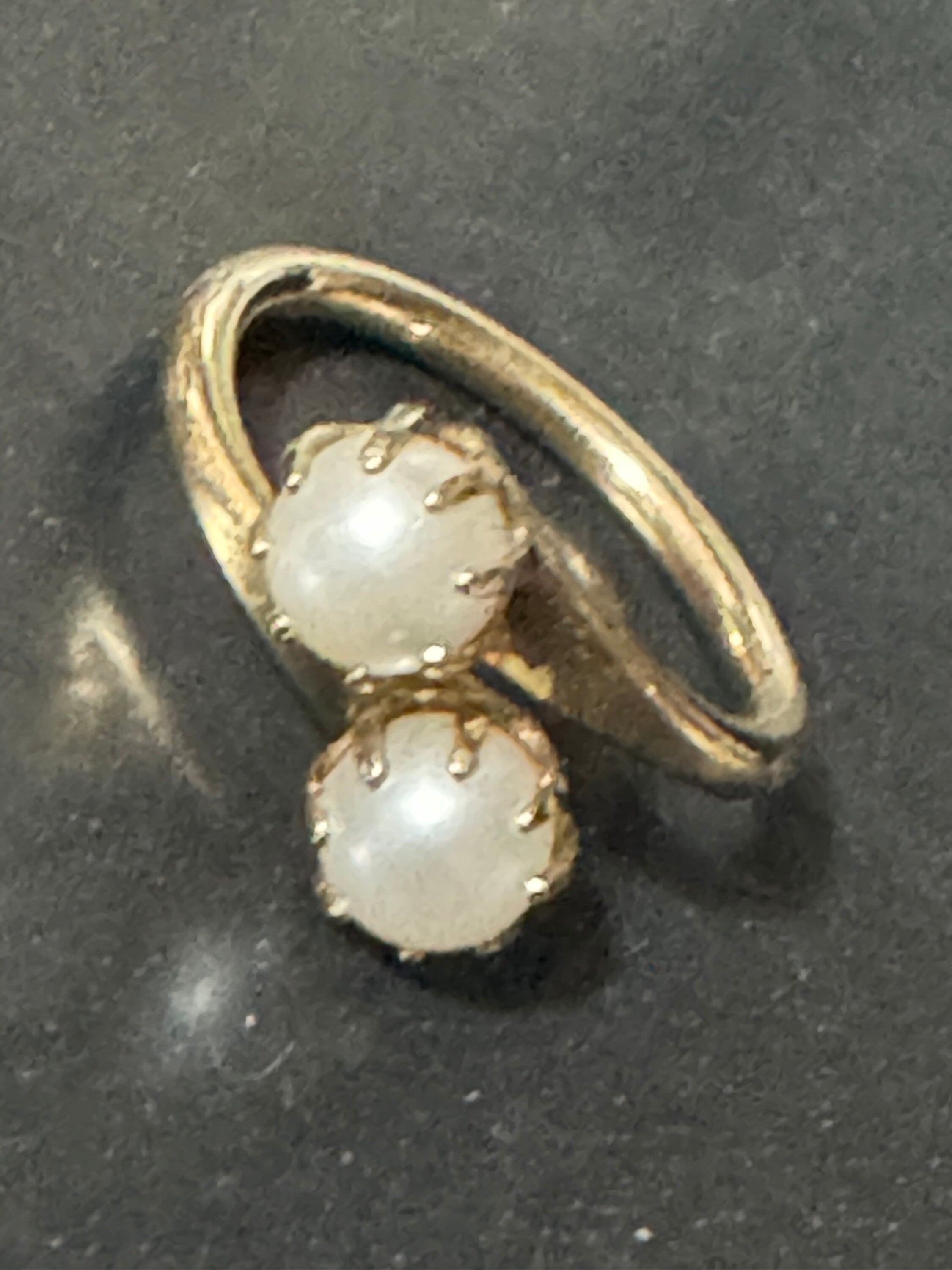 Sarah Coventry gold tone double faux pearl cocktail ring size M