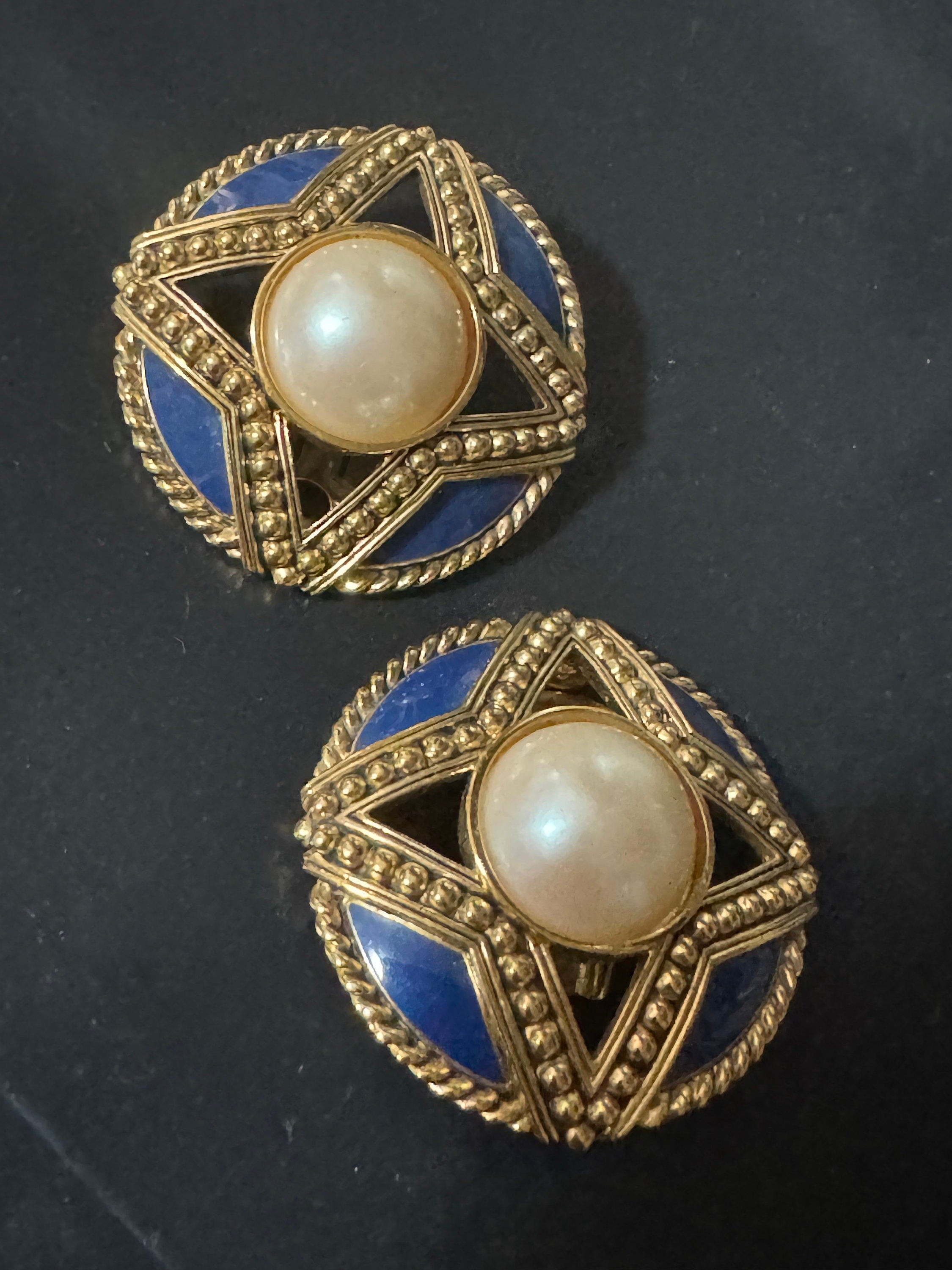 Large round oversized blue enamel and faux Pearl cabochon clip on rope edge gold tone earrings