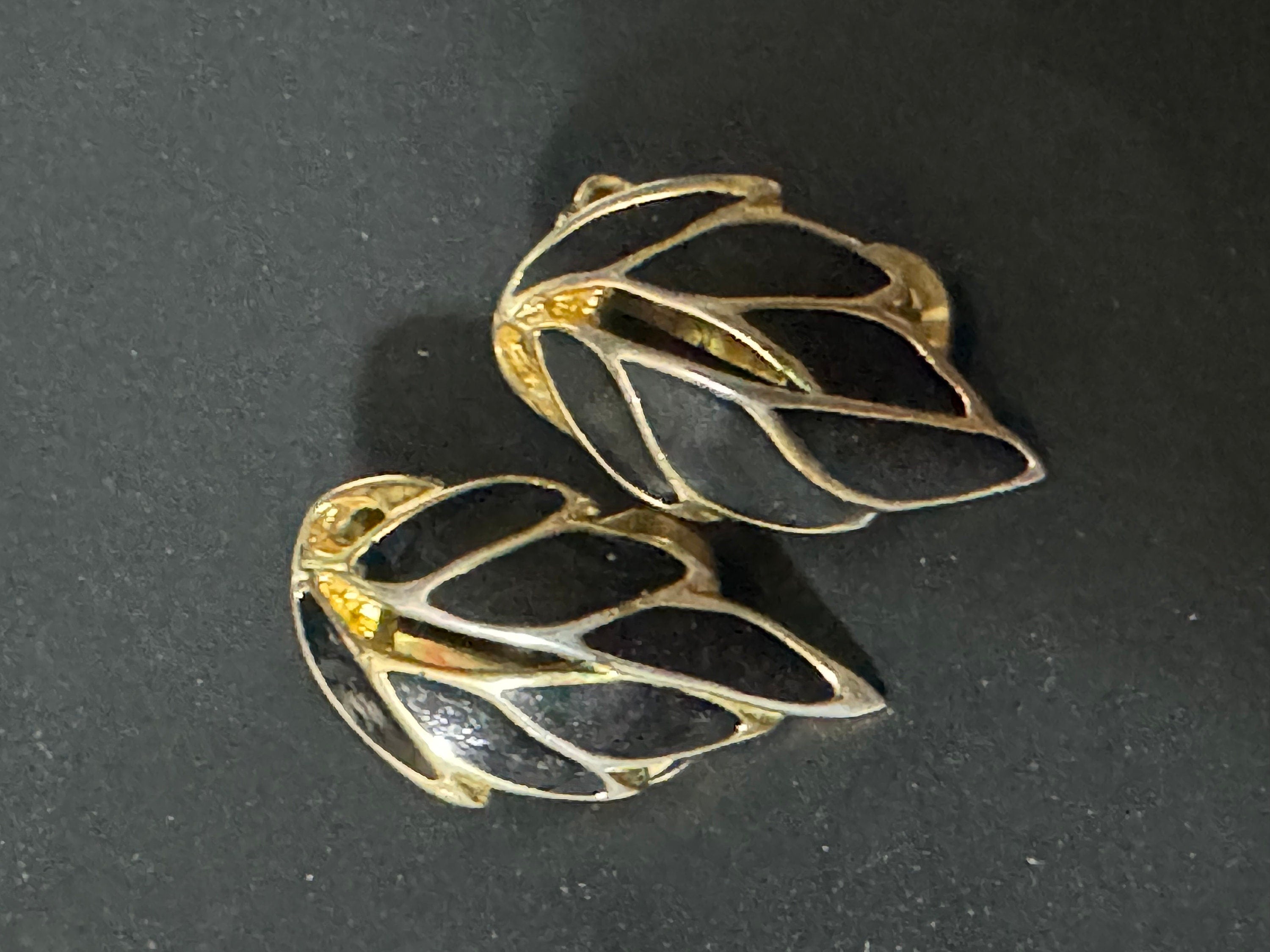 Signed SOLIEL clip on stud Leaf earrings 1980s gold tone black enamel statement designer style