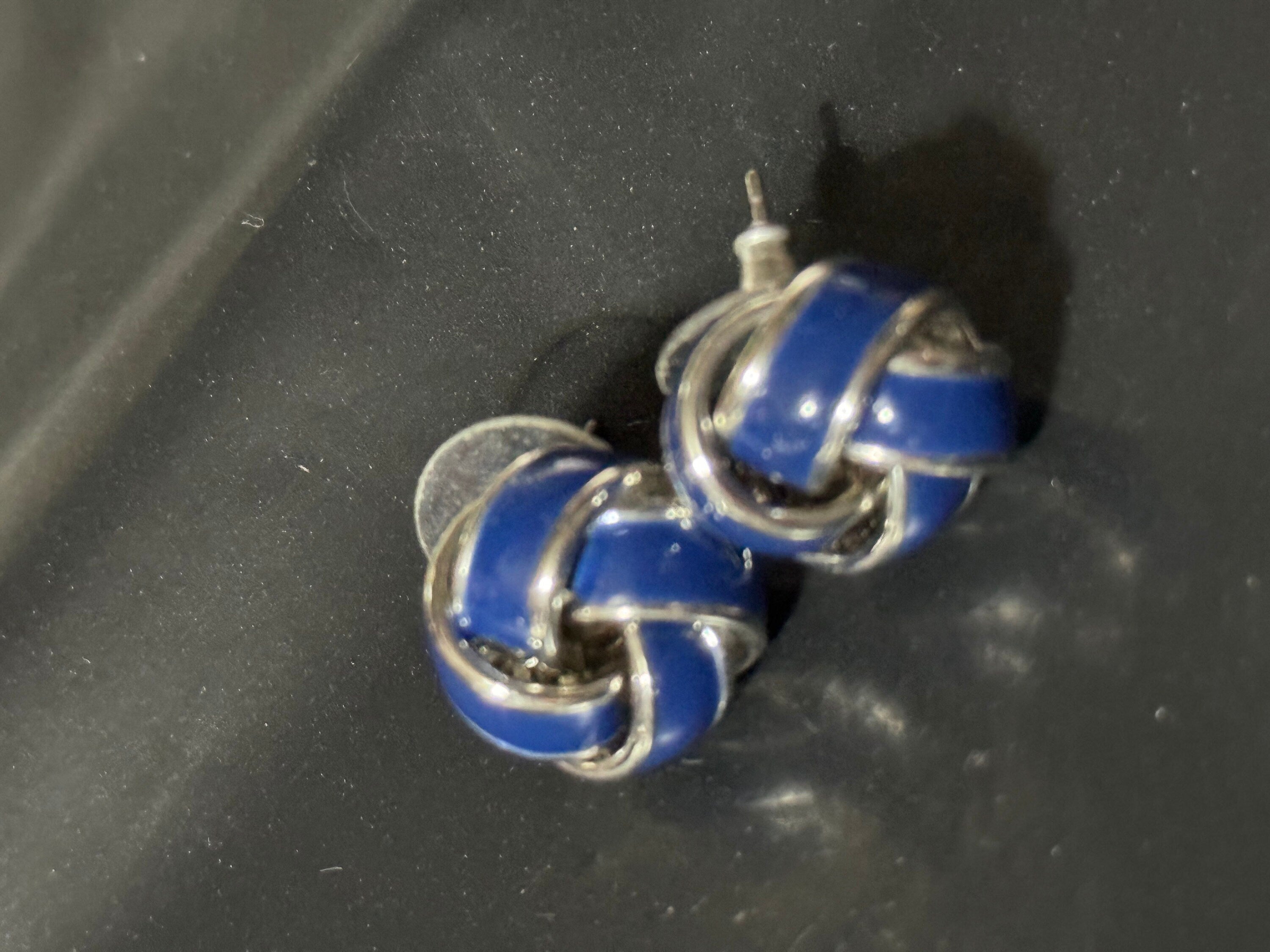 Vintage silver tone dark navy Blue enamel pair knot stud earrings pierced