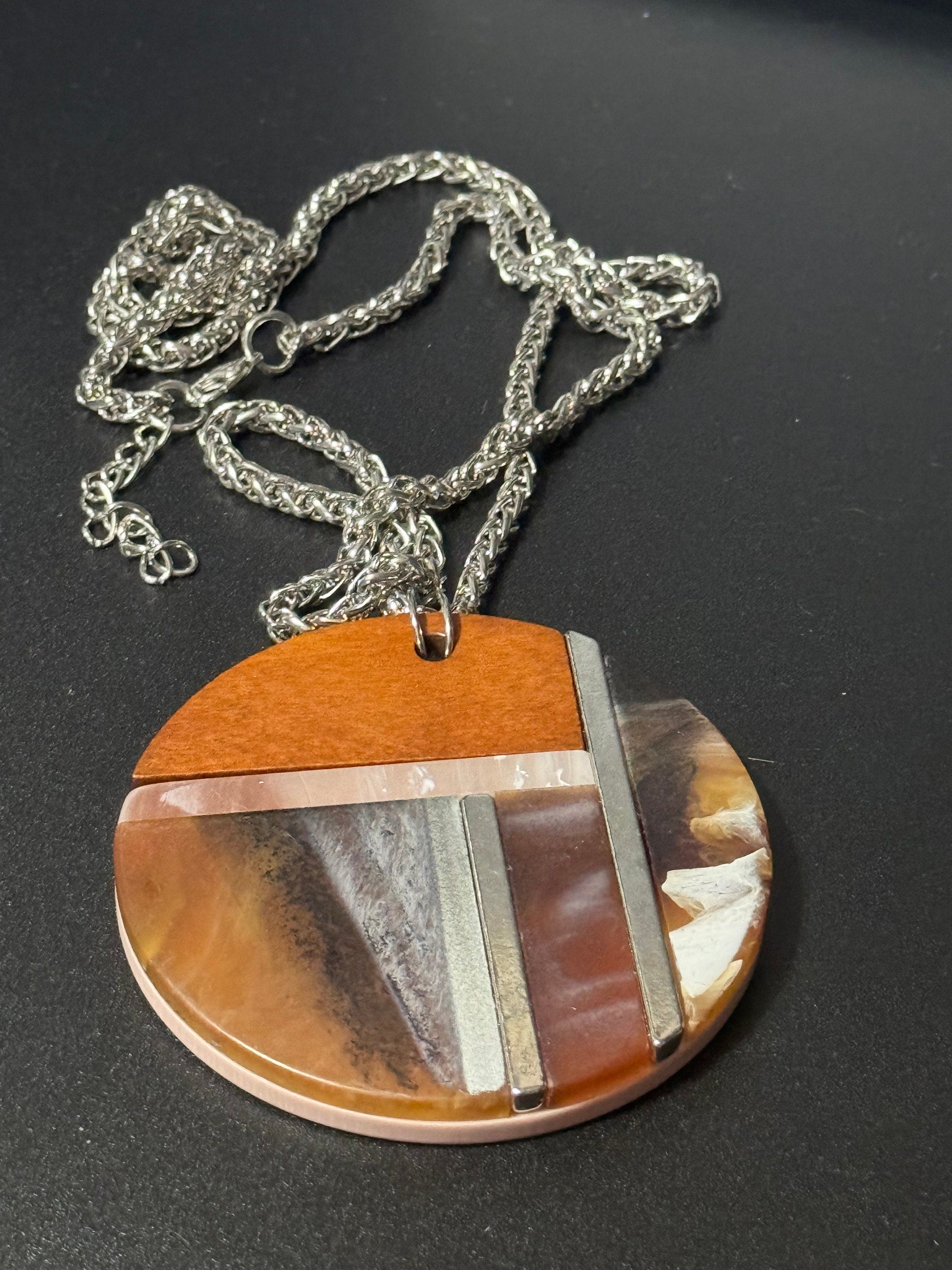 Modernist silver tone wooden pearl round abstract medallion 7cm pendant on 76cm wheat chain