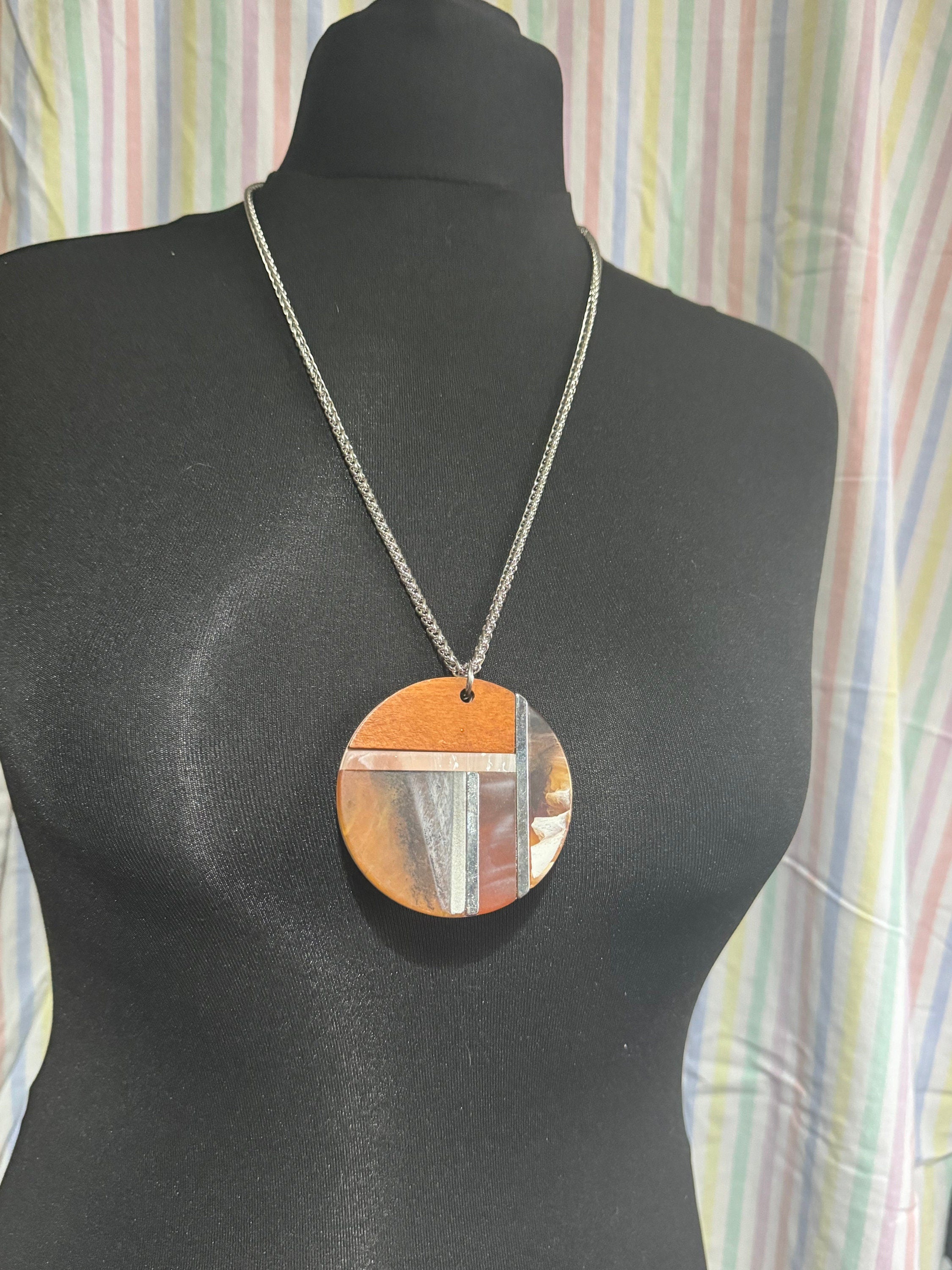 Modernist silver tone wooden pearl round abstract medallion 7cm pendant on 76cm wheat chain