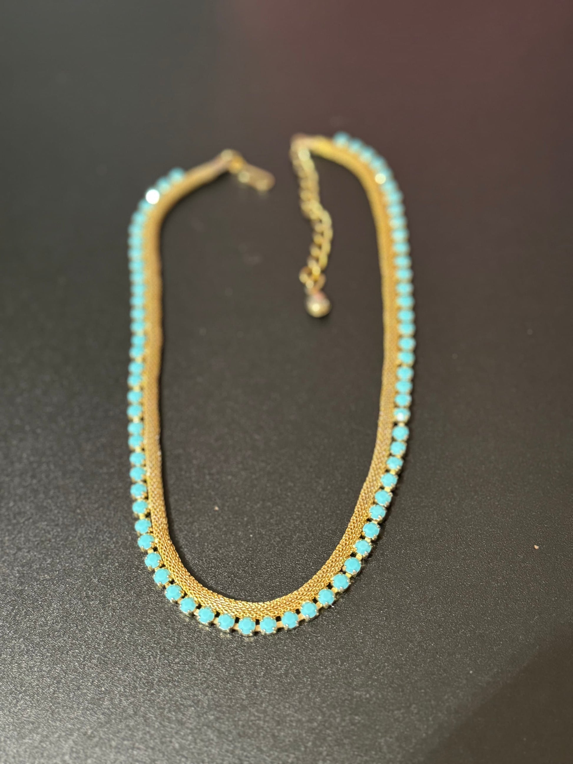 Vintage 1960s gold tone mesh chain choker necklace turquoise stones