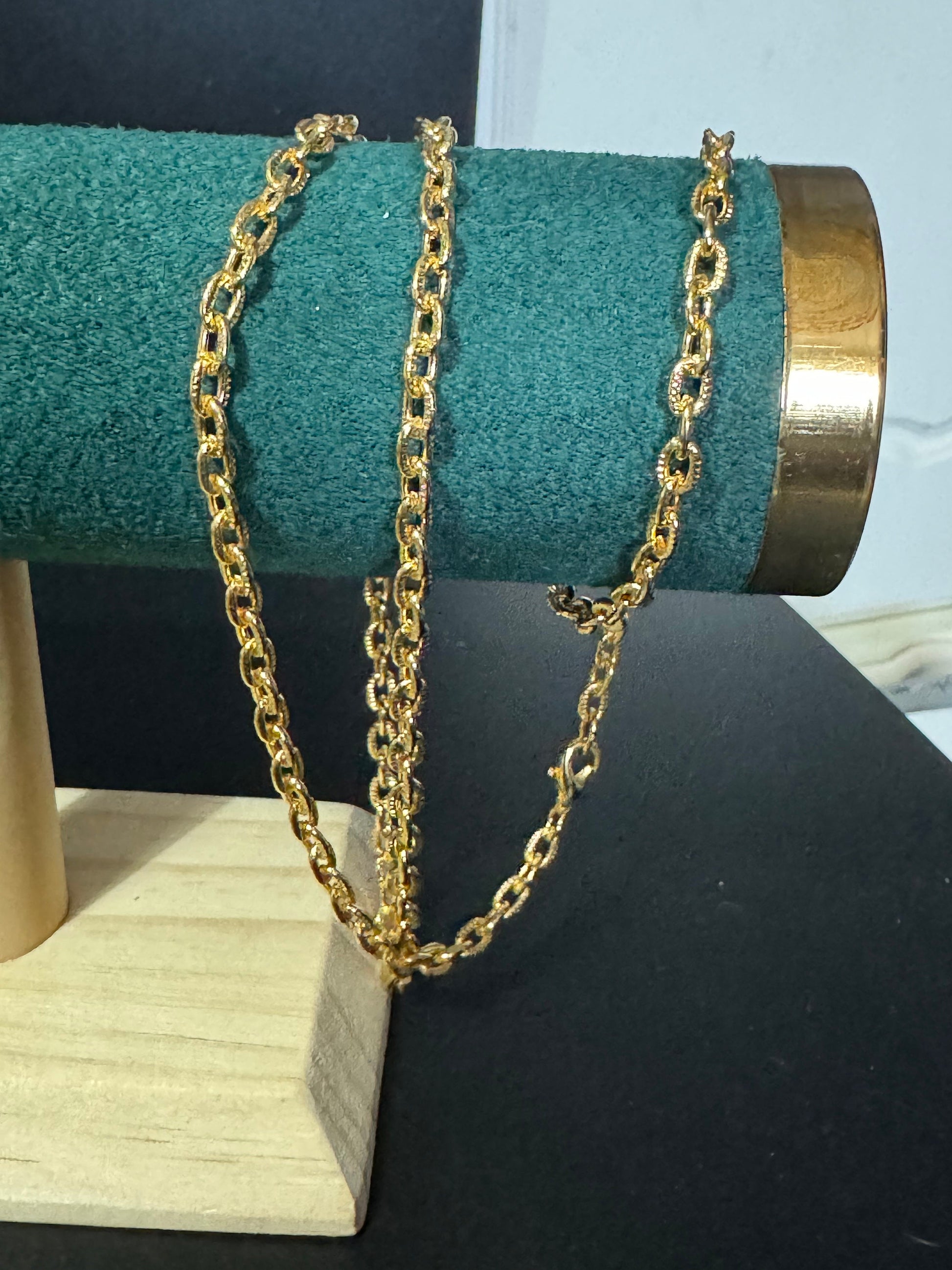 80cm long 1980s gold plated textured cable link plain chain necklace