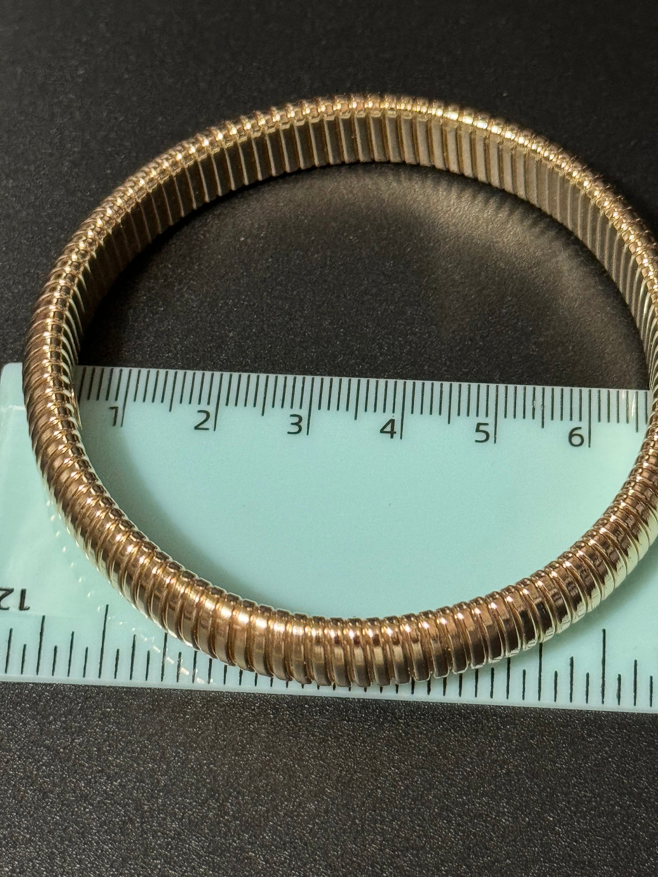 Retro 1cm gold tone omega bangle bracelet with stretch