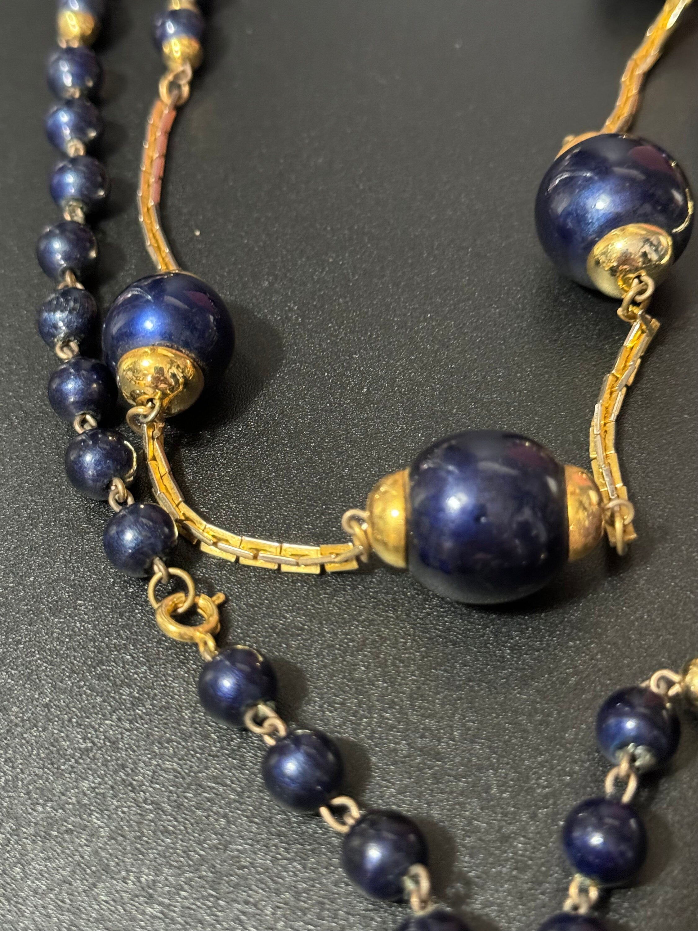 vintage 75cm metallic blue wooden beaded gold tone chain link long station necklace