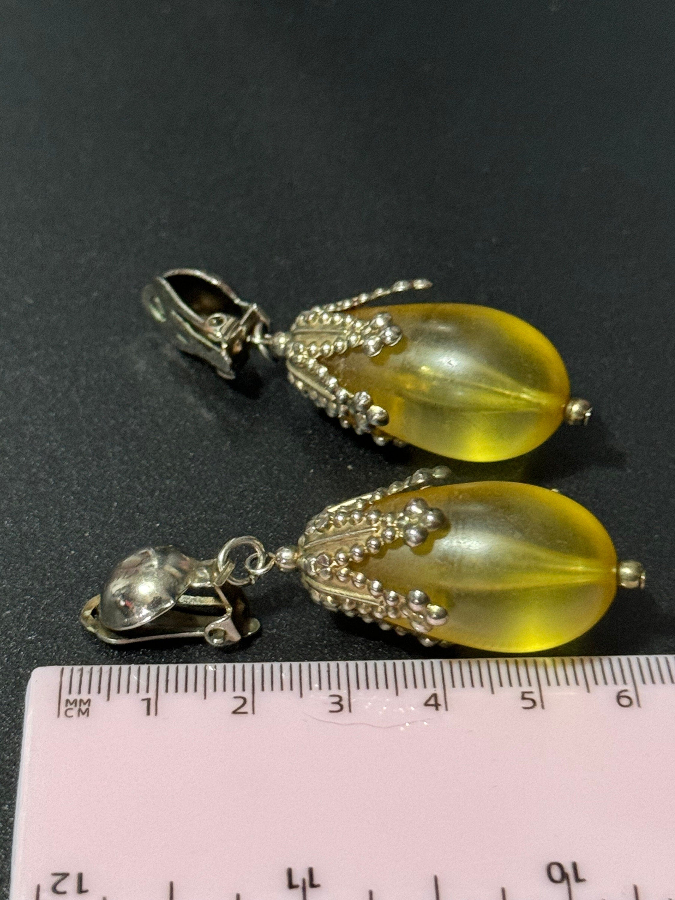 Vintage yellow amber plastic beaded dangly teardrop clip on earrings