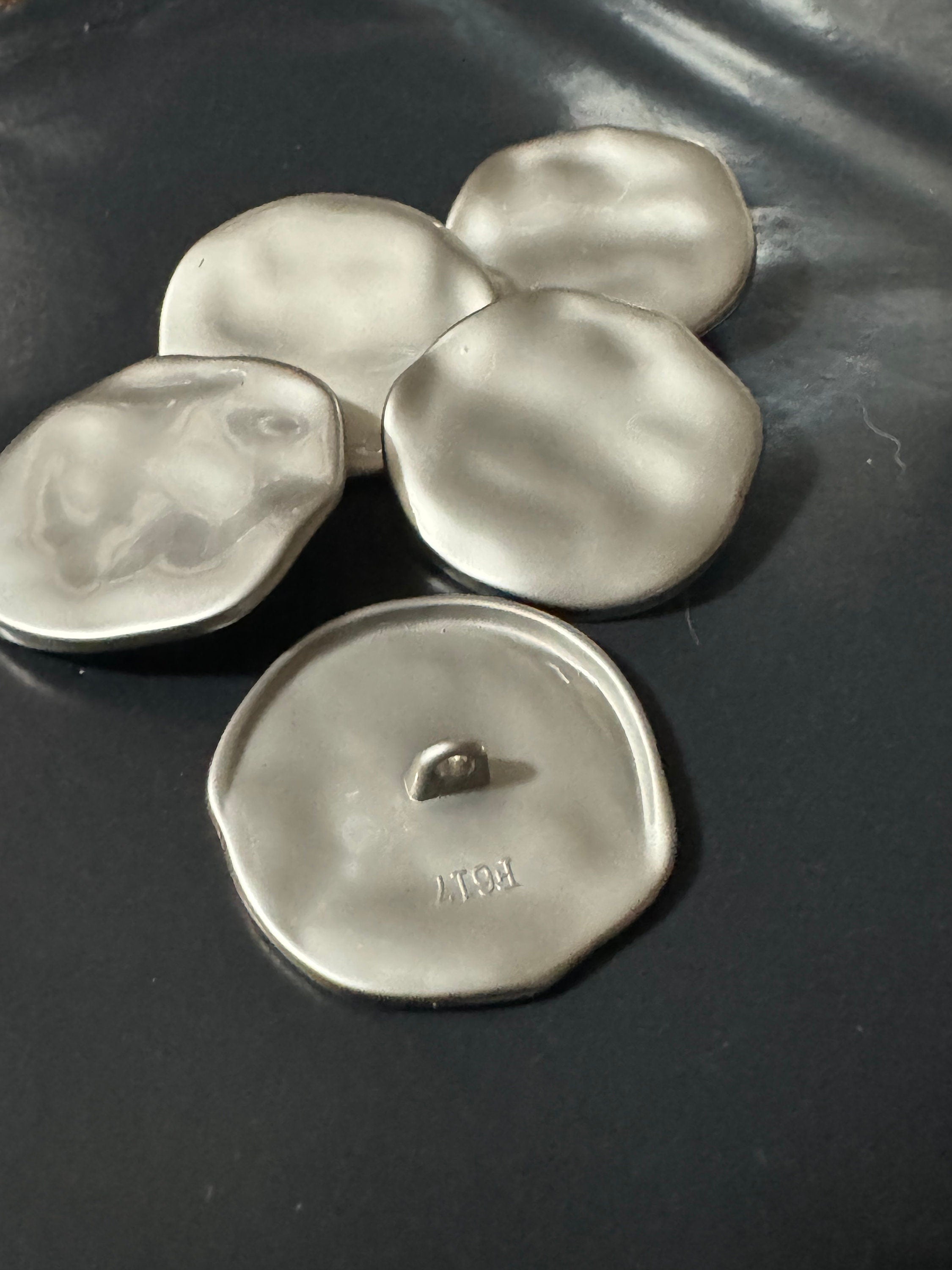 30mm Set of 5 Matt Silver metal textured round buttons