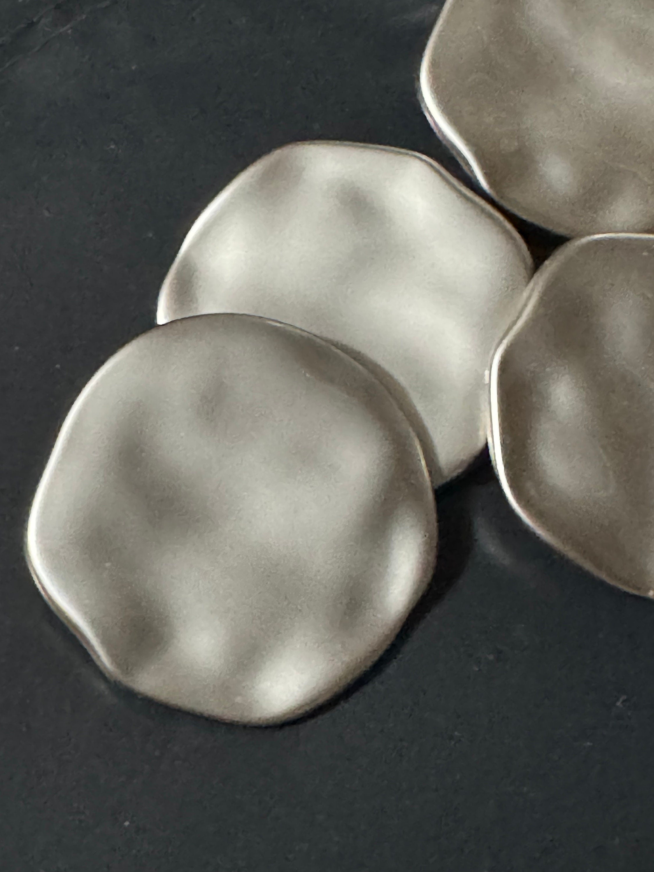 30mm Set of 5 Matt Silver metal textured round buttons