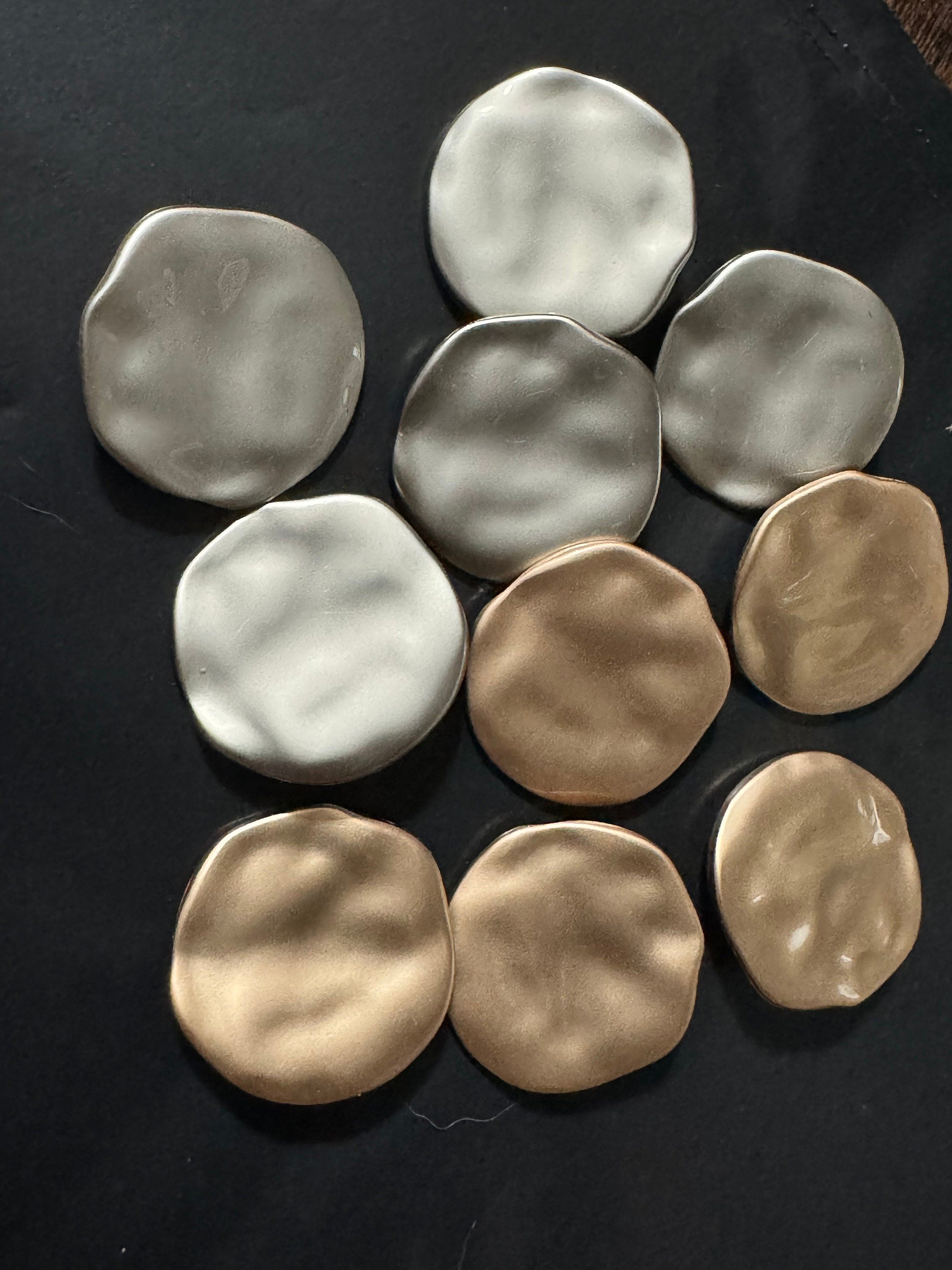 30mm Set of 5 Matt Silver metal textured round buttons