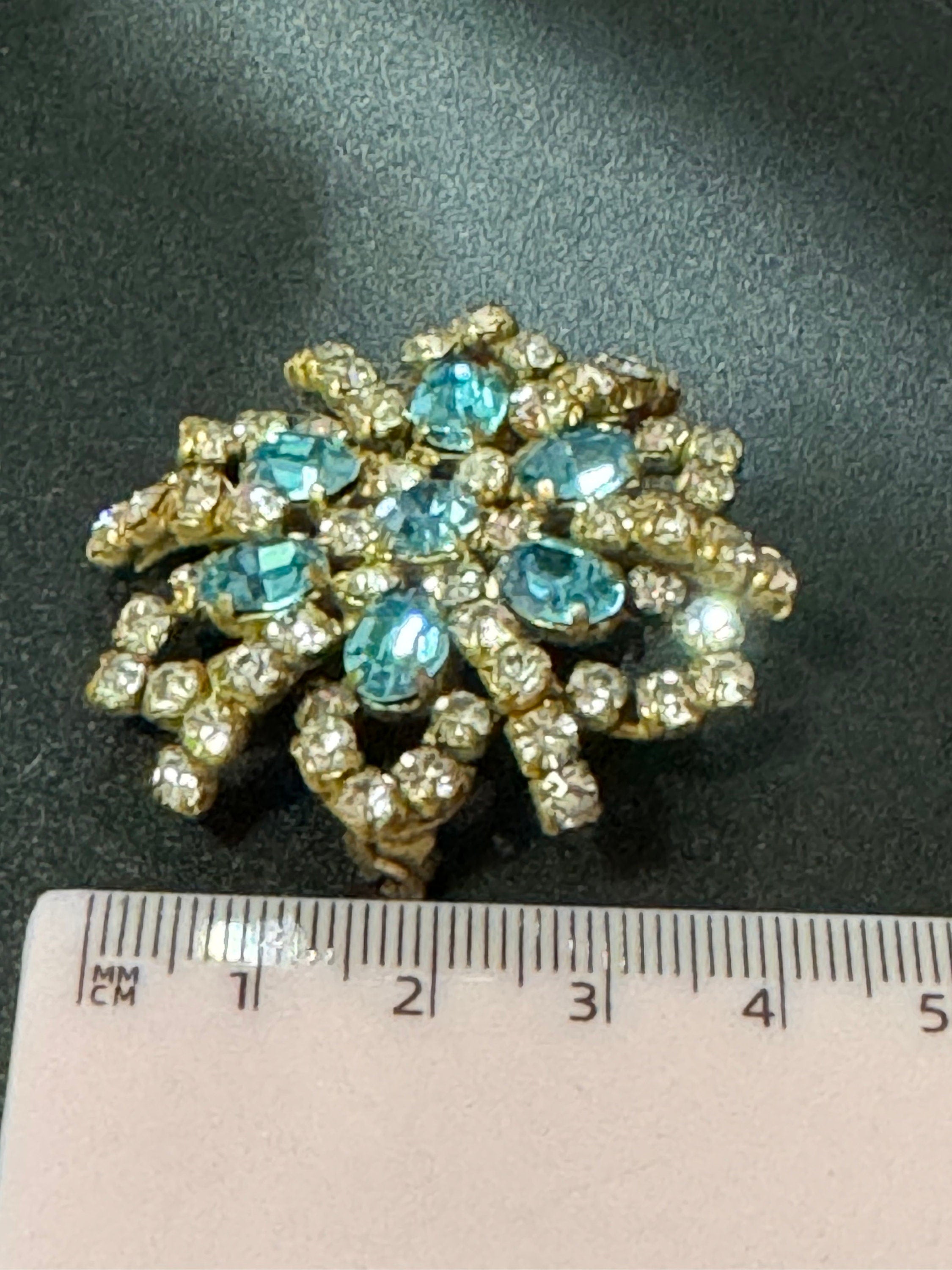 Vintage turquoise blue Cut Faceted glass Sapphire paste glass Brooch gold tone