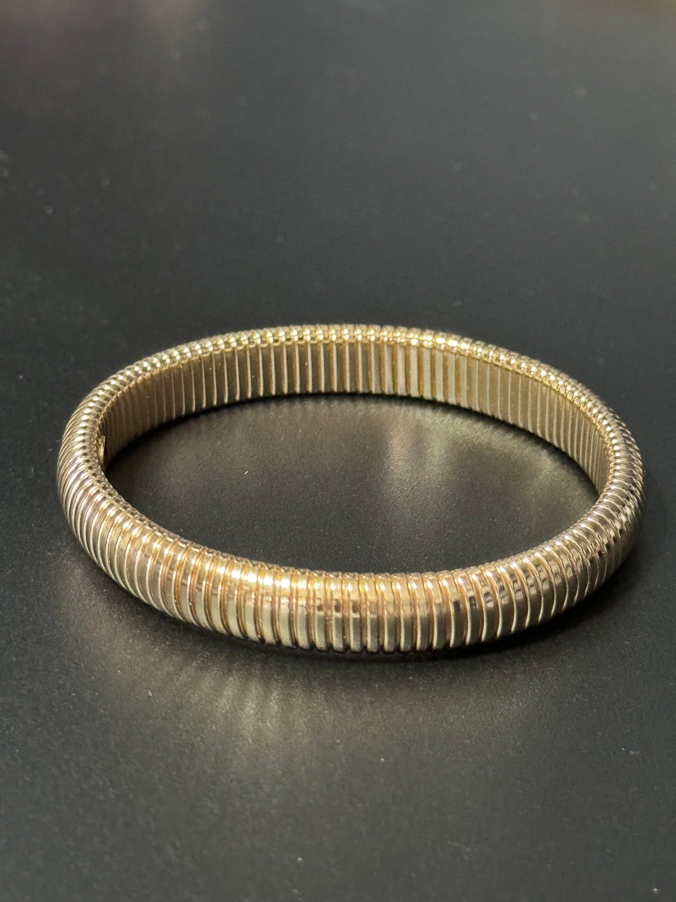 Retro 1cm gold tone omega bangle bracelet with stretch