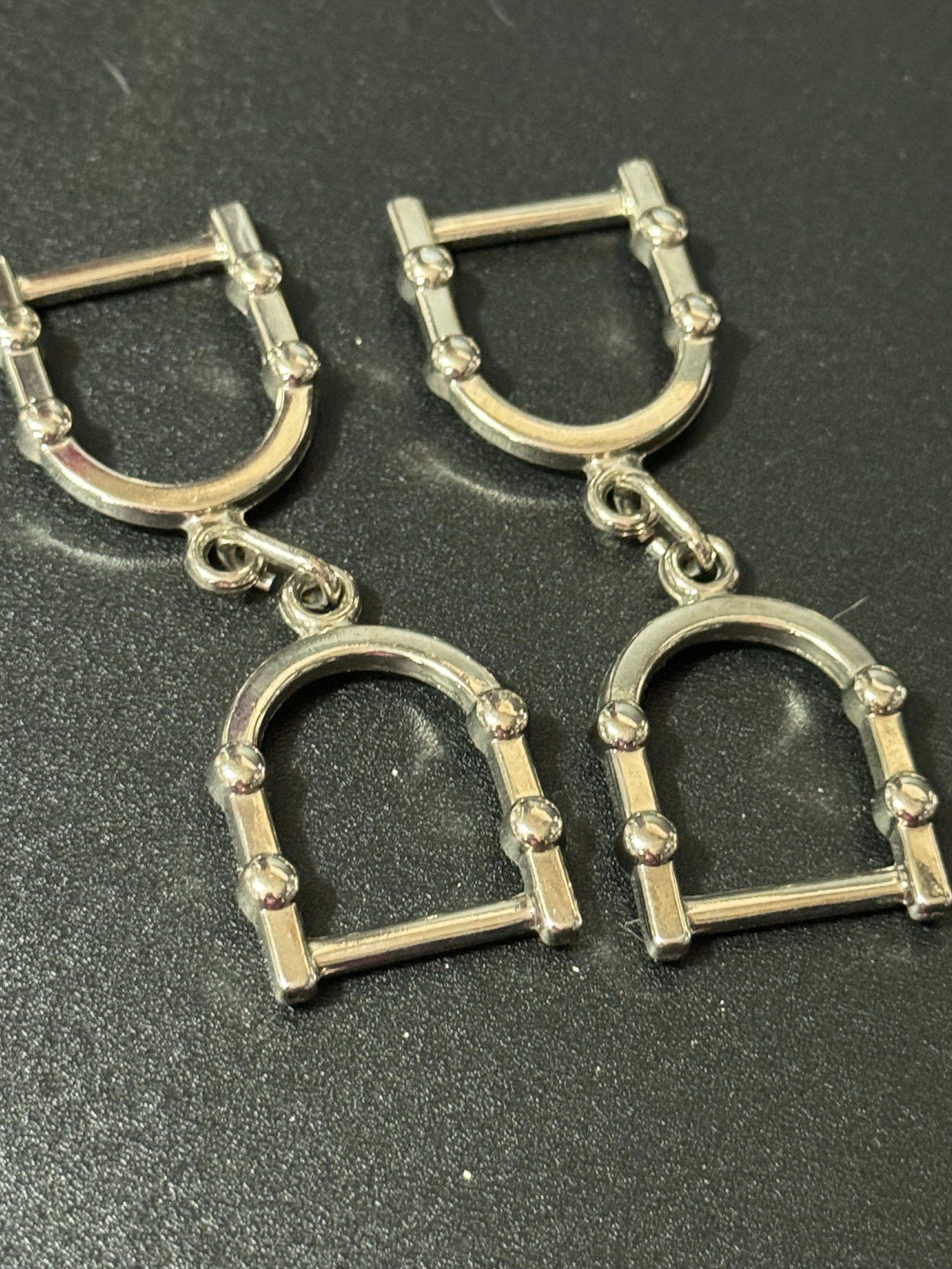 Vintage Pair of silver tone metal horse snaffle bar Shoe buckles clips