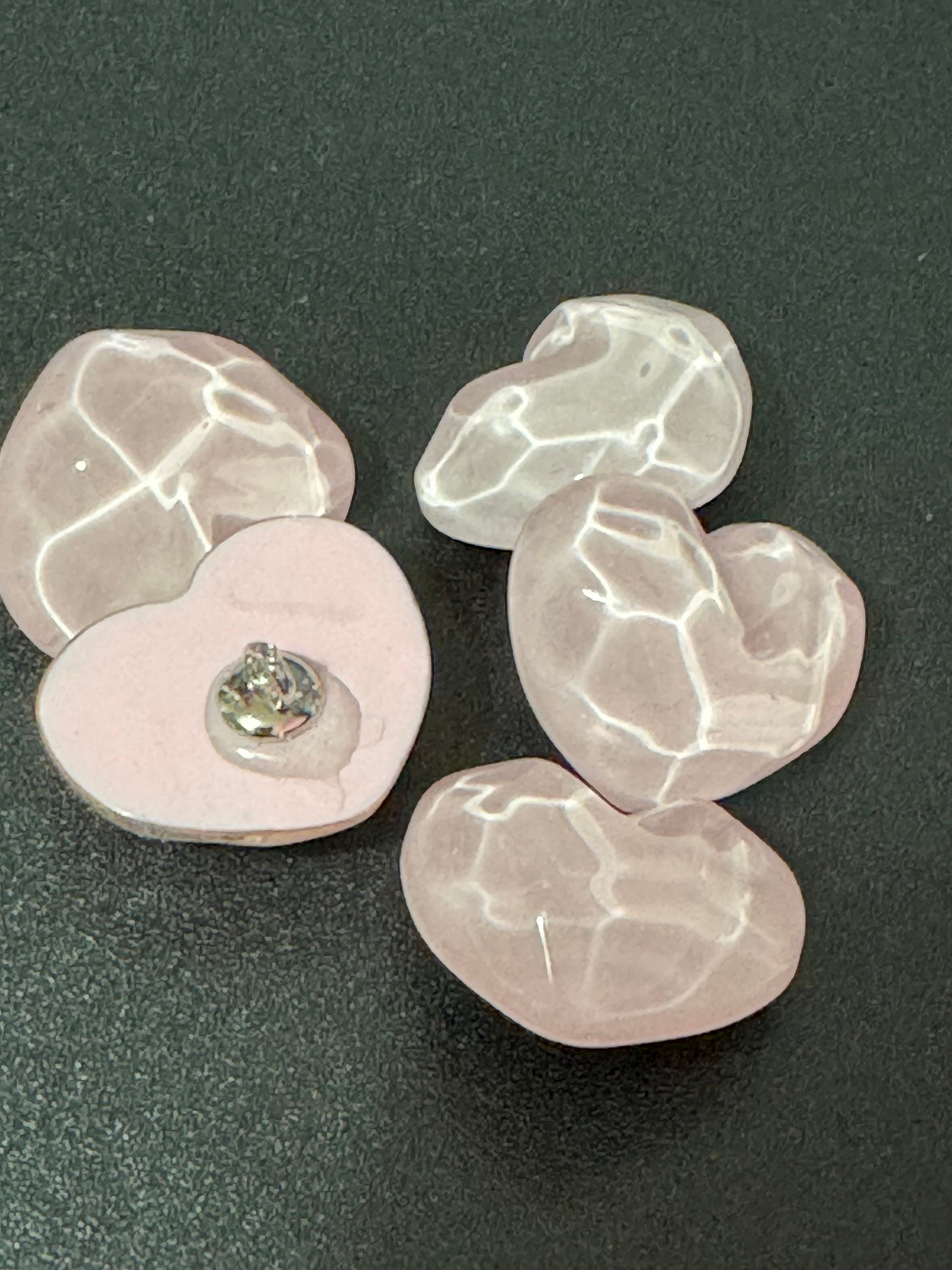 Pack 10 pc 21mm soft pale pink acrylic coloured love heart ripple buttons with metal shank