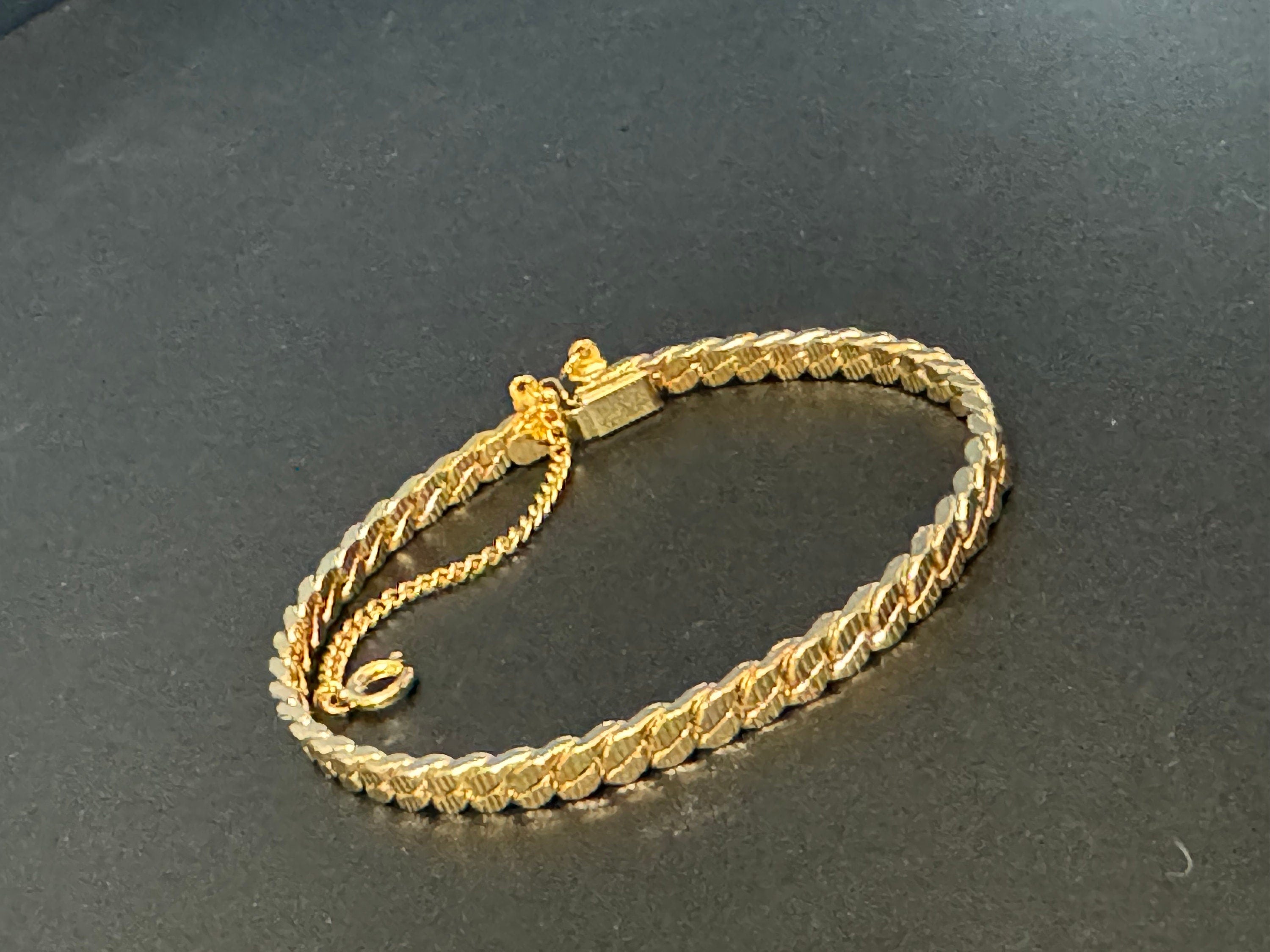 True Vintage pristine gold plated slim textured flat curb chain link bangle bracelet 19cm x 5mm old shop stock