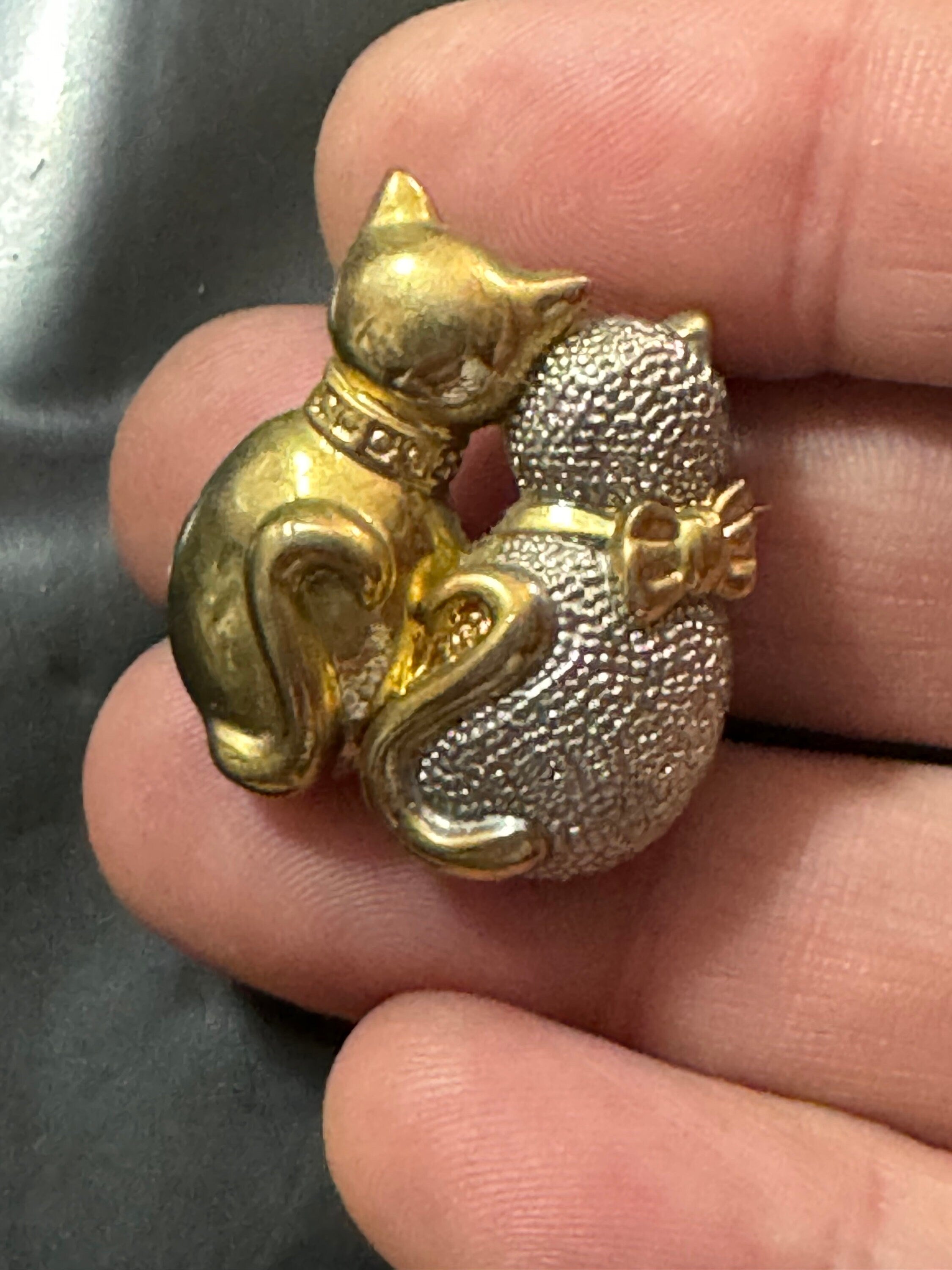 retro gold and silver tone small pair of cats brooch