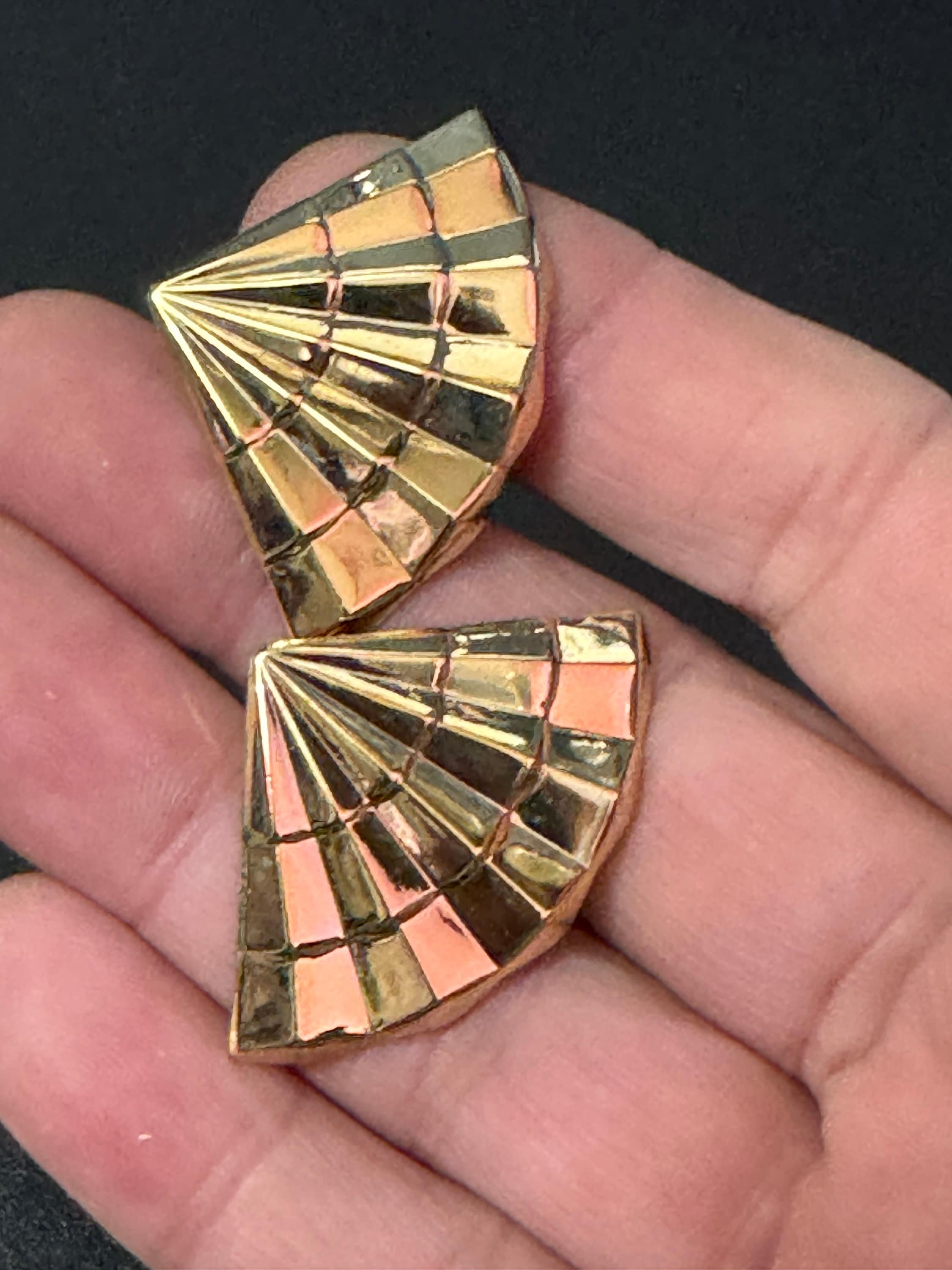 Gold tone FAN clip on earrings 1980s 4cm wide geometric True vintage