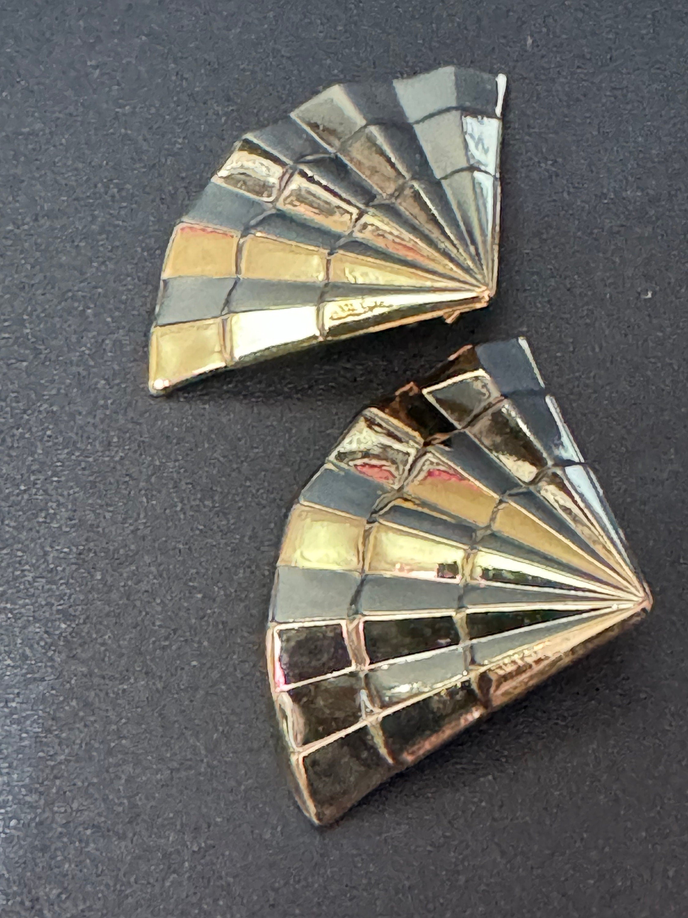 Gold tone FAN clip on earrings 1980s 4cm wide geometric True vintage