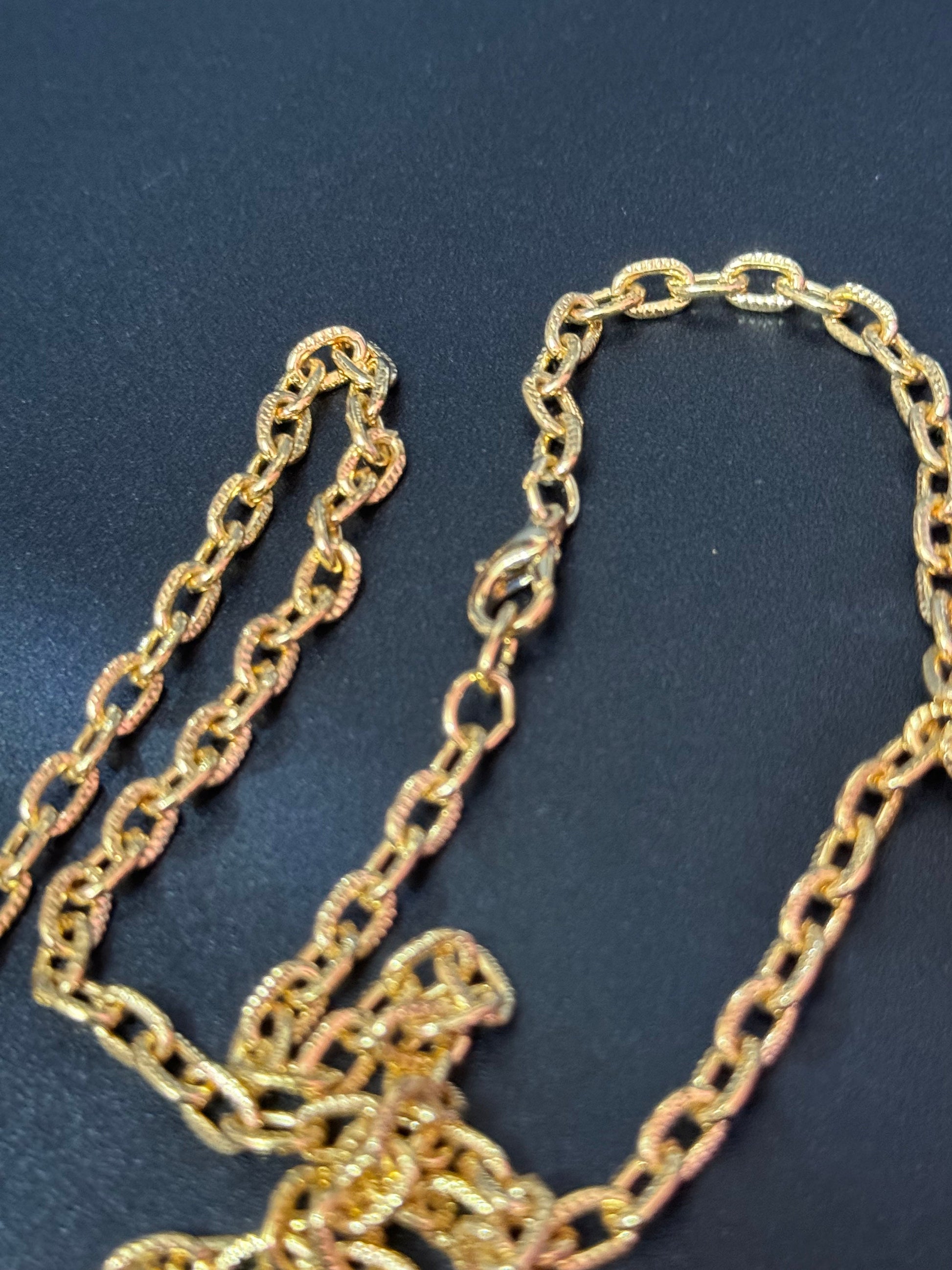 24” 61cm long 1980s gold tone textured cable link plain chain necklace