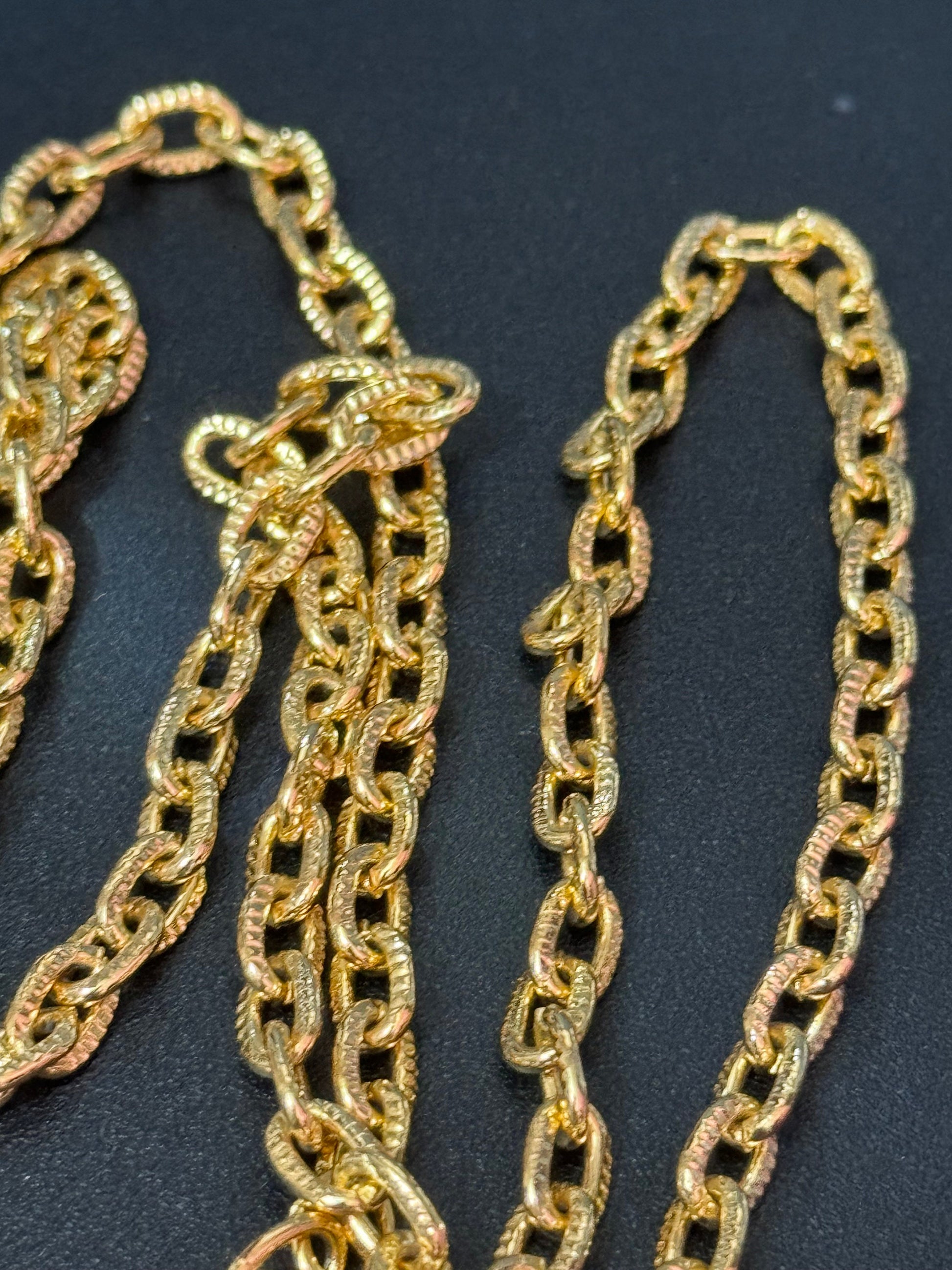 24” 61cm long 1980s gold tone textured cable link plain chain necklace