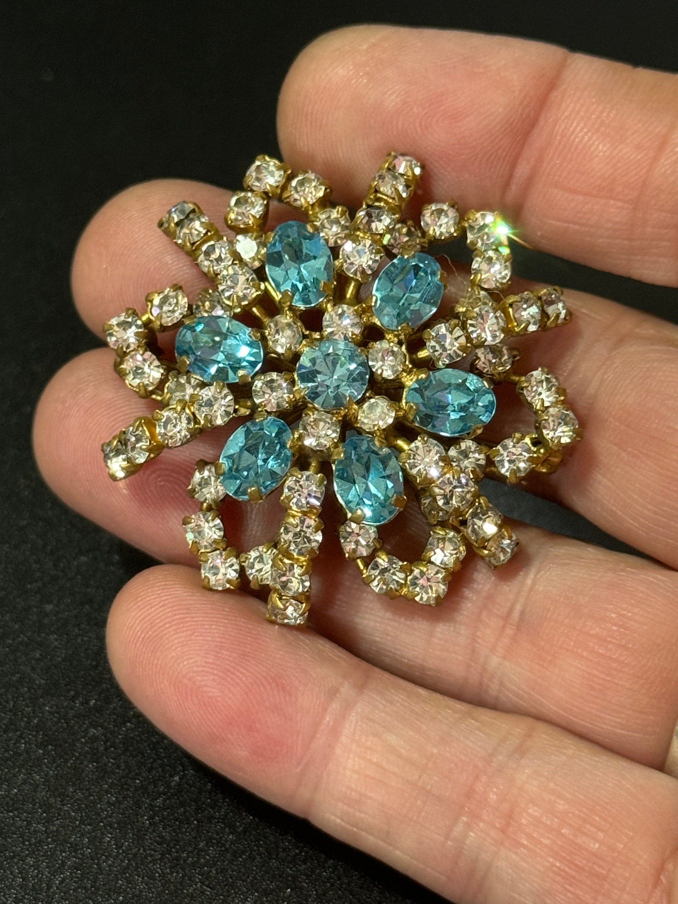 Vintage turquoise blue Cut Faceted glass Sapphire paste glass Brooch gold tone