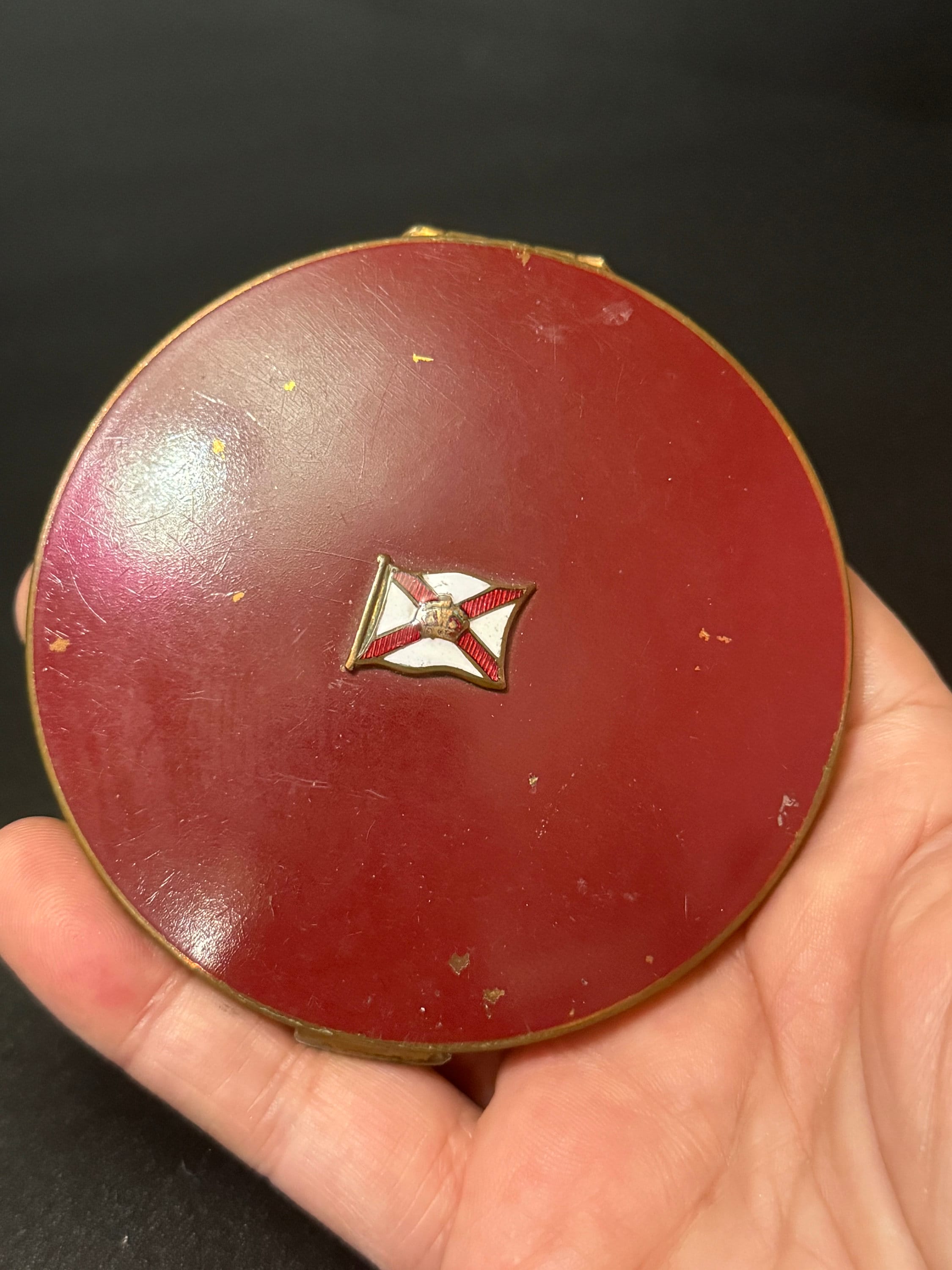 Red White flag emblem enamel Stratton powder compact gold tone