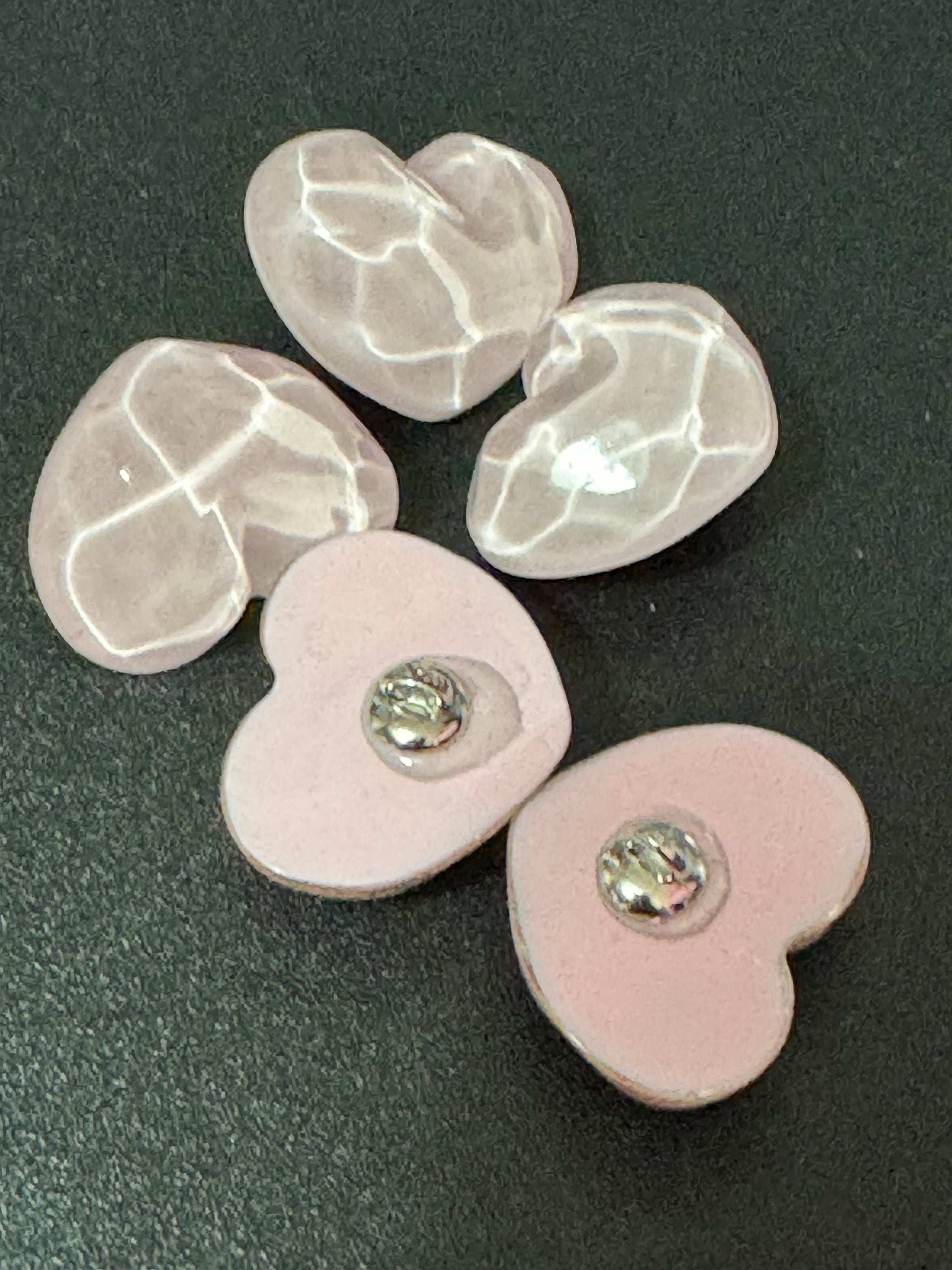 Pack 10 pc 21mm soft pale pink acrylic coloured love heart ripple buttons with metal shank